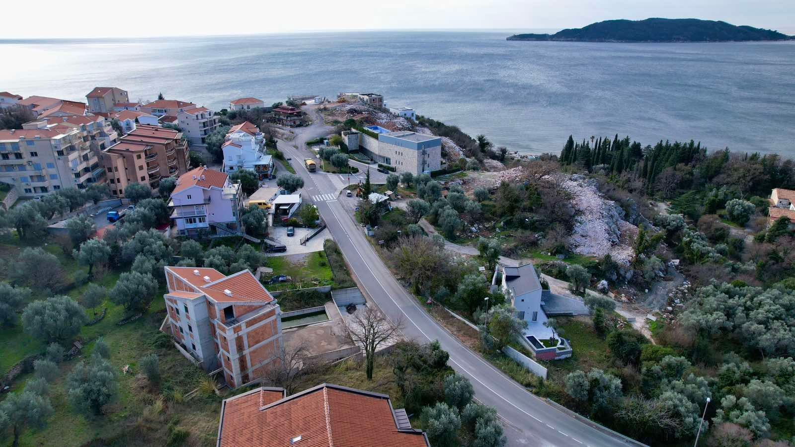 amforaproperty.com/Urbanizovan plac 808 m² sa pogledom na more -Kamenovo,Budva