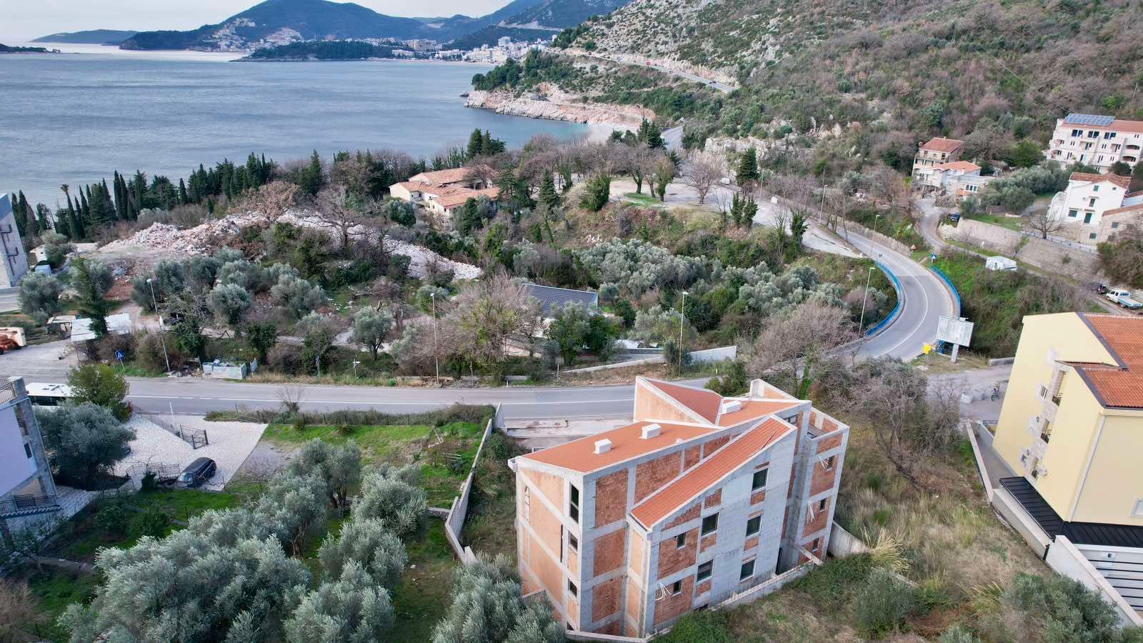 amforaproperty.com/Urbanizovan plac 808 m² sa pogledom na more -Kamenovo,Budva