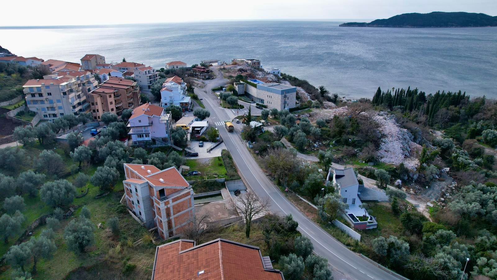 amforaproperty.com/Urbanizovan plac 808 m² sa pogledom na more -Kamenovo,Budva