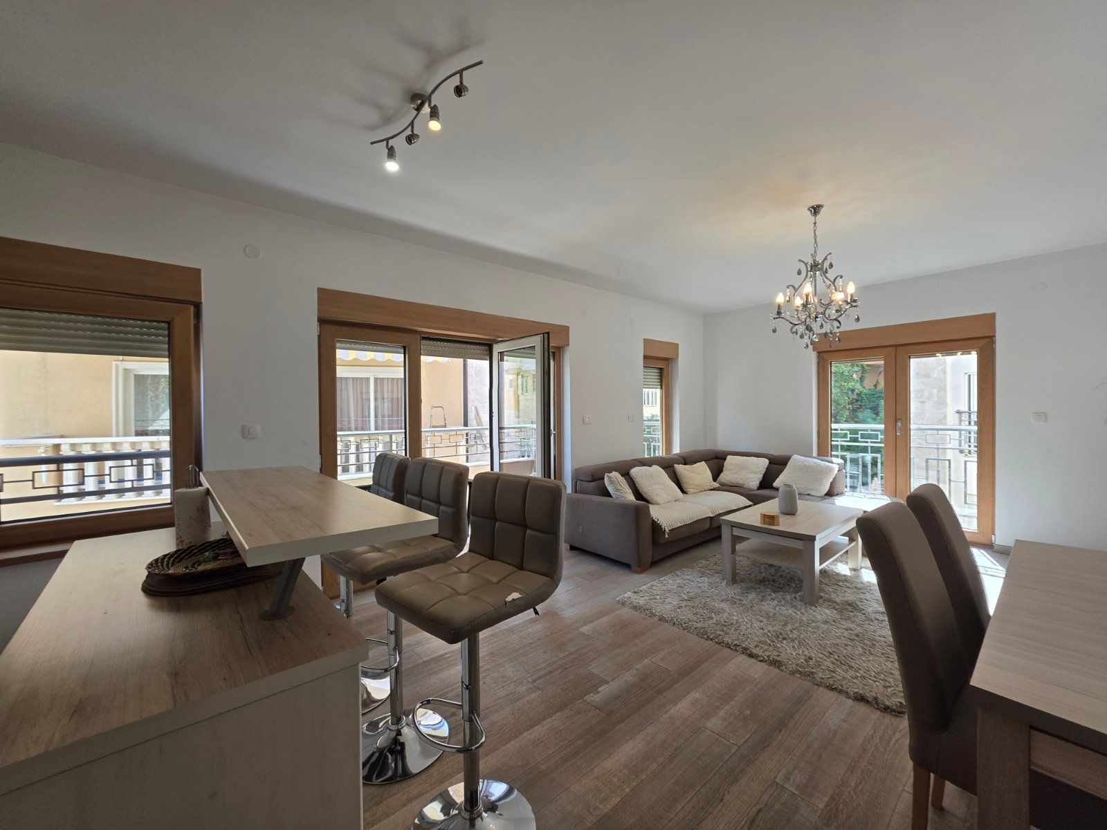 Przno-Luksuzan jednosoban stan 74m2 sa parking mestom - Amfora Real Estate