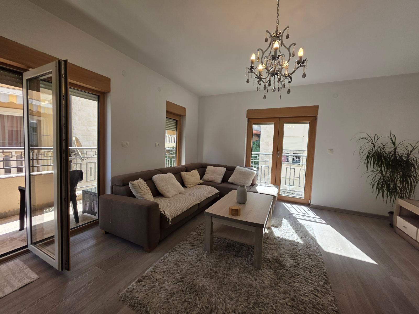 Przno-Luksuzan jednosoban stan 74m2 sa parking mestom - Amfora Real Estate