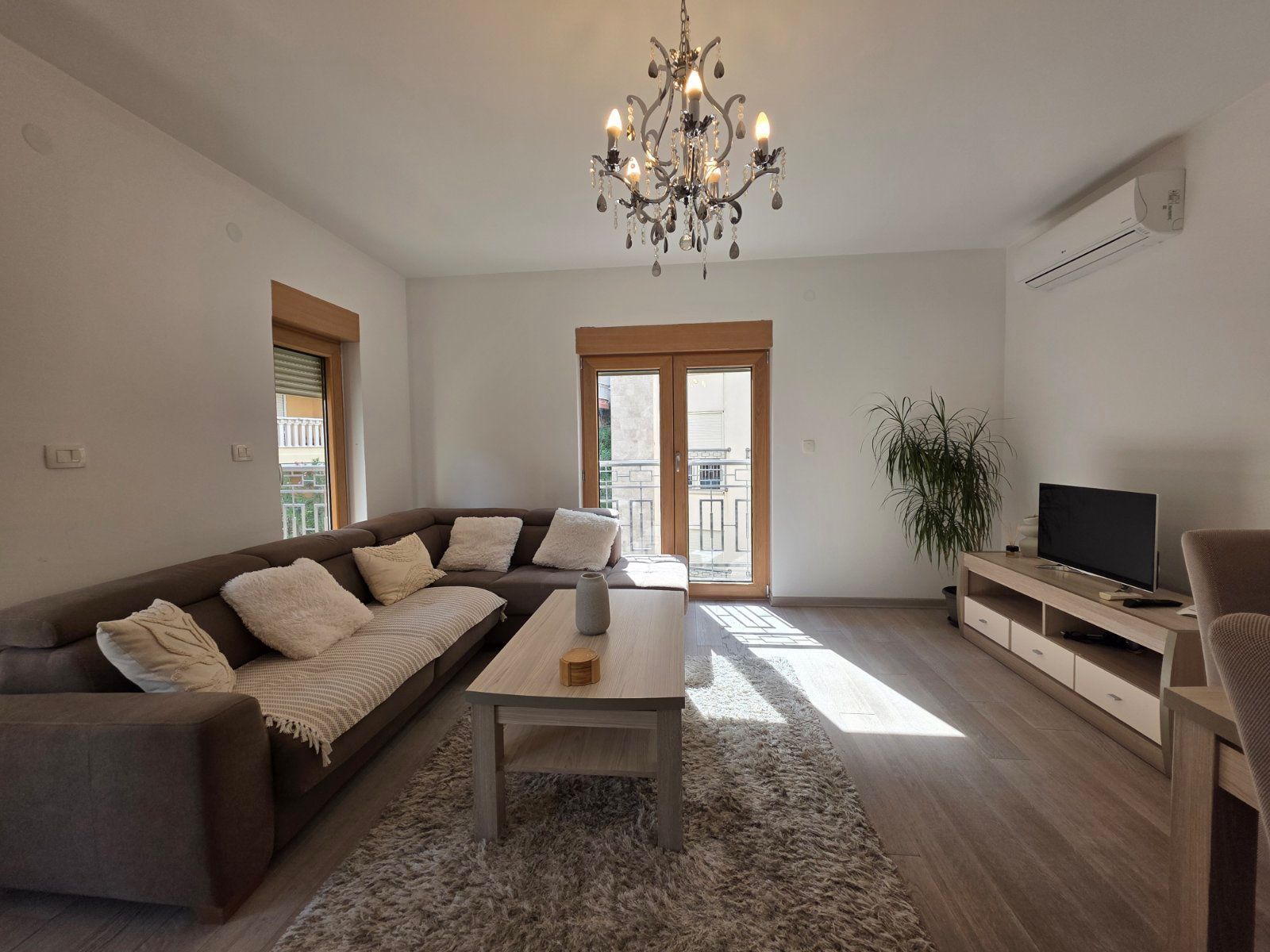 Przno-Luksuzan jednosoban stan 74m2 sa parking mestom - Amfora Real Estate