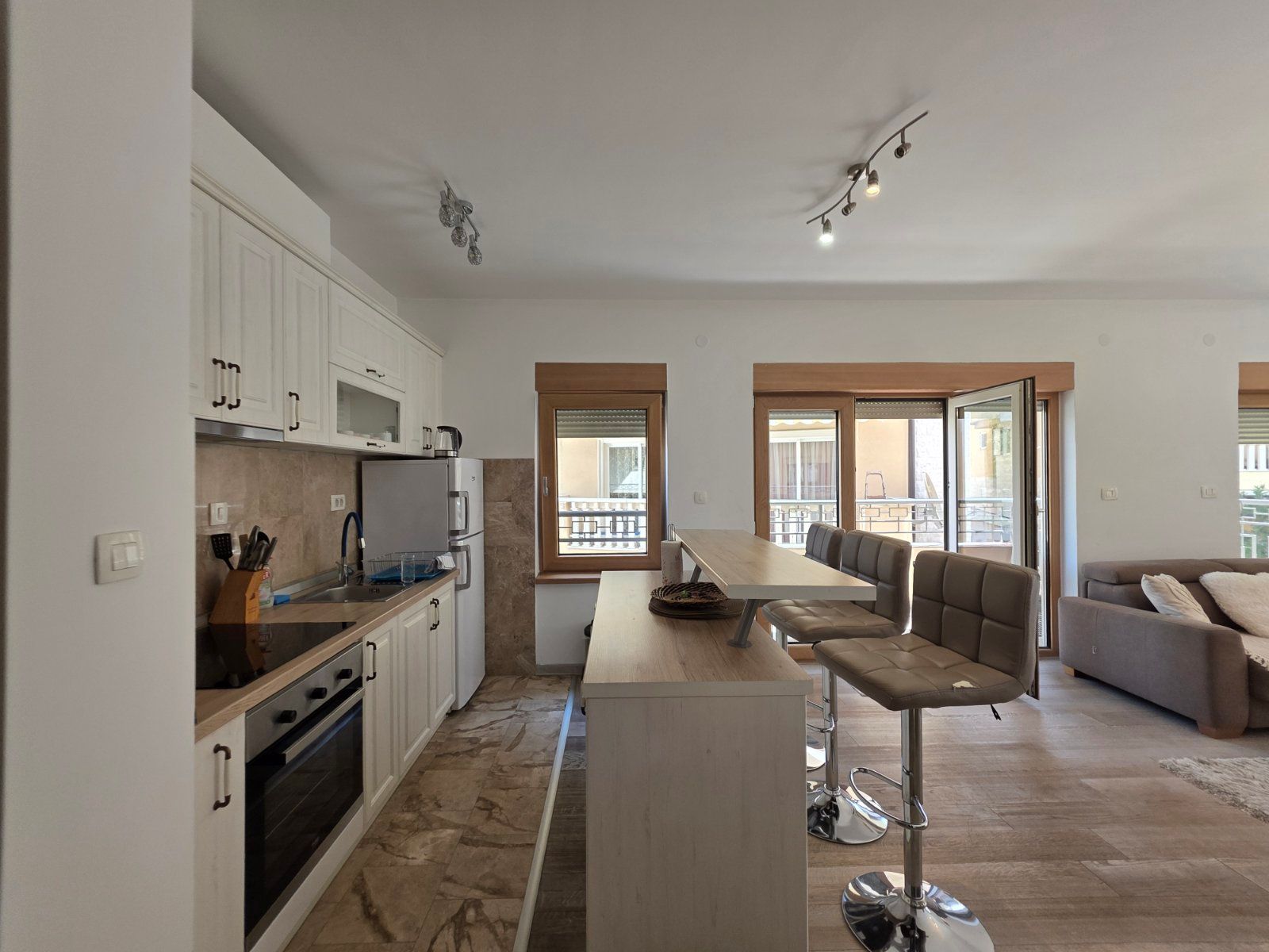 Przno-Luksuzan jednosoban stan 74m2 sa parking mestom - Amfora Real Estate