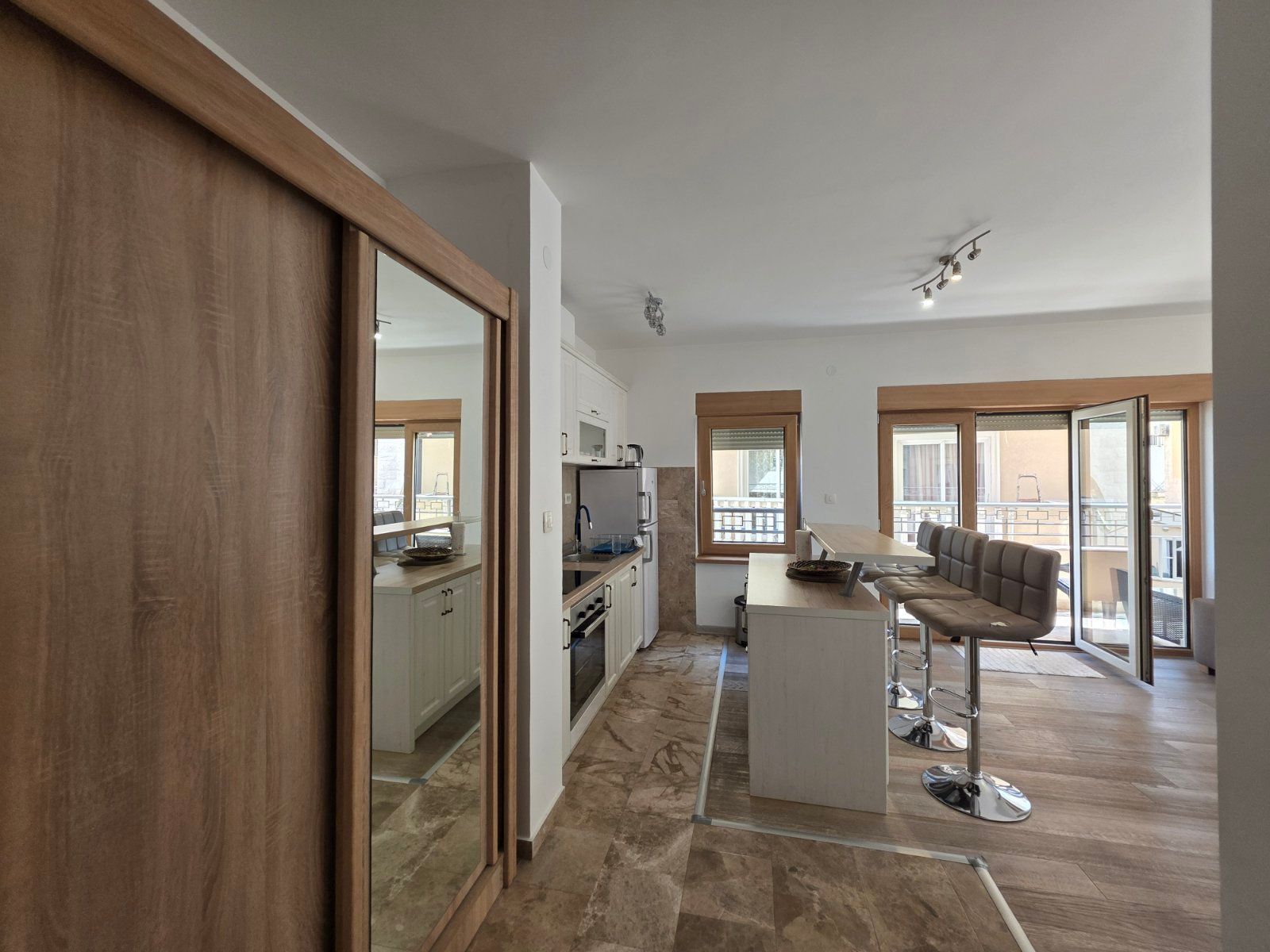 Przno-Luksuzan jednosoban stan 74m2 sa parking mestom - Amfora Real Estate