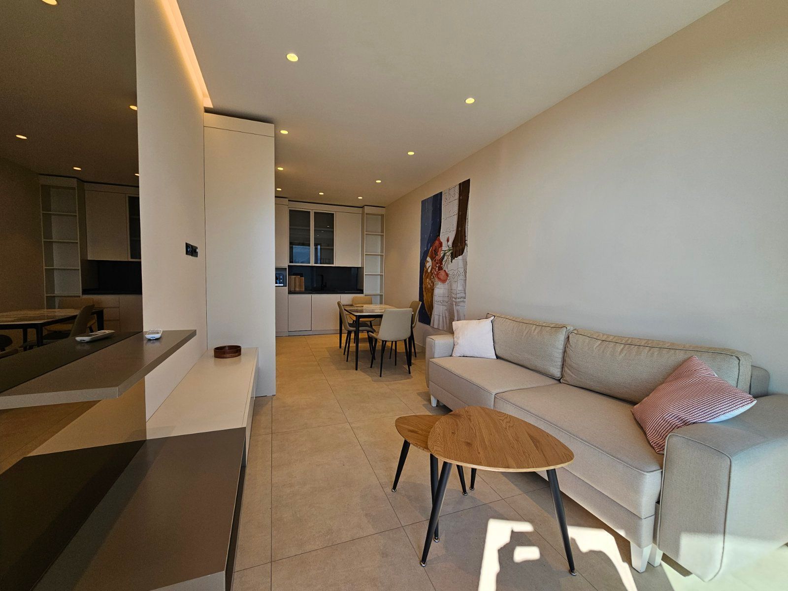 amforaproperty.com/Luksuzan jednosoban stan 51m² na prvoj liniji u Bečićima – Pogled na more