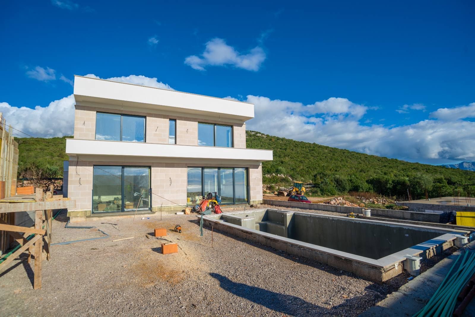 amforaproperty.com/Luksuzna vila od 250 m² sa bazenom i panoramskim pogledom na more – Krimovica, Kotor