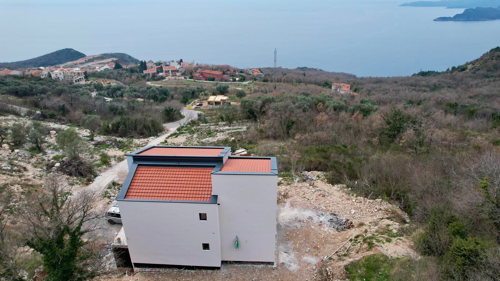 Luksuzna vila u izgradnji 290m² sa panoramskim pogledom na more – Blizikuće, Budva - Amfora Real Estate