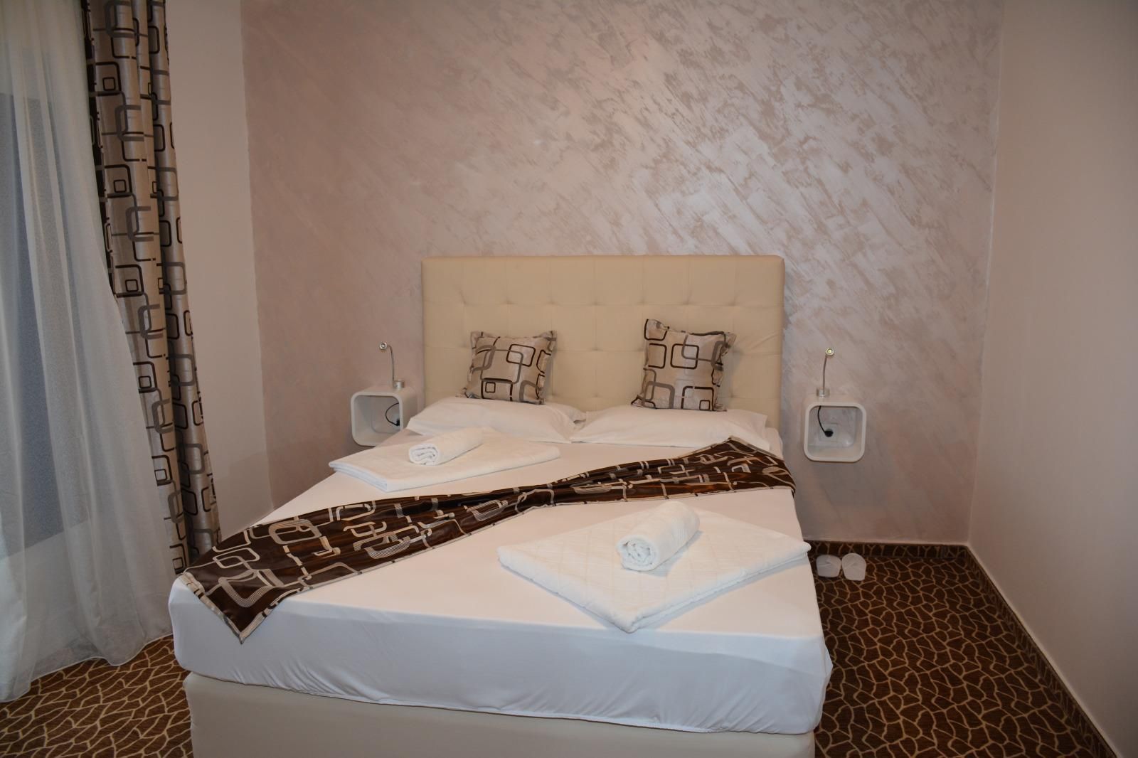 Hotel 1.200m² sa restoranom i placem 800m² – Donji Štoj, Ulcinj - Amfora Real Estate