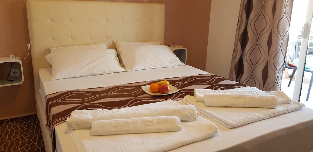 Hotel 1.200m² sa restoranom i placem 800m² – Donji Štoj, Ulcinj - Amfora Real Estate