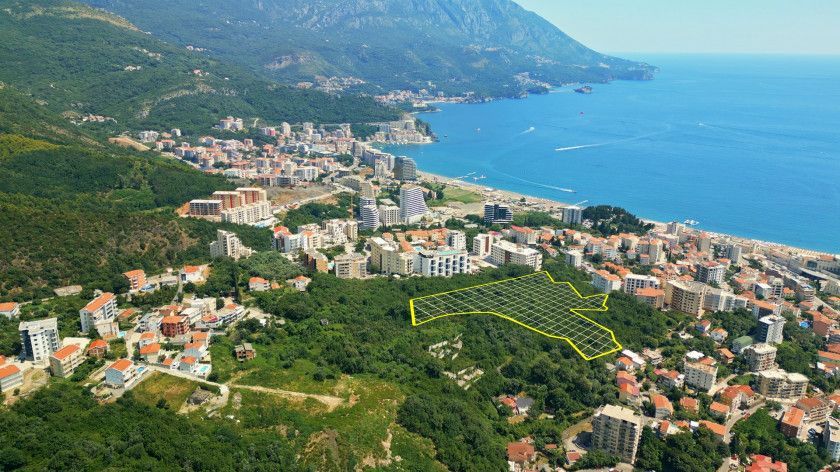 Urbanizovan plac sa pogledom na more 8.960m² za zajedničku gradnju (25%) – Ivanovići, Bečići - Amfora Real Estate