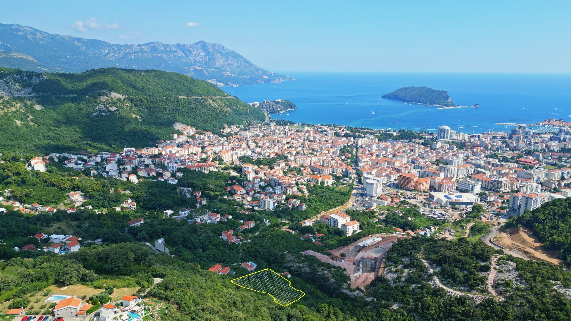 Urbanizovan plac 6.126m² sa pogledom na more za zajedničku gradnju (25%) –Budva,Maine - Amfora Real Estate