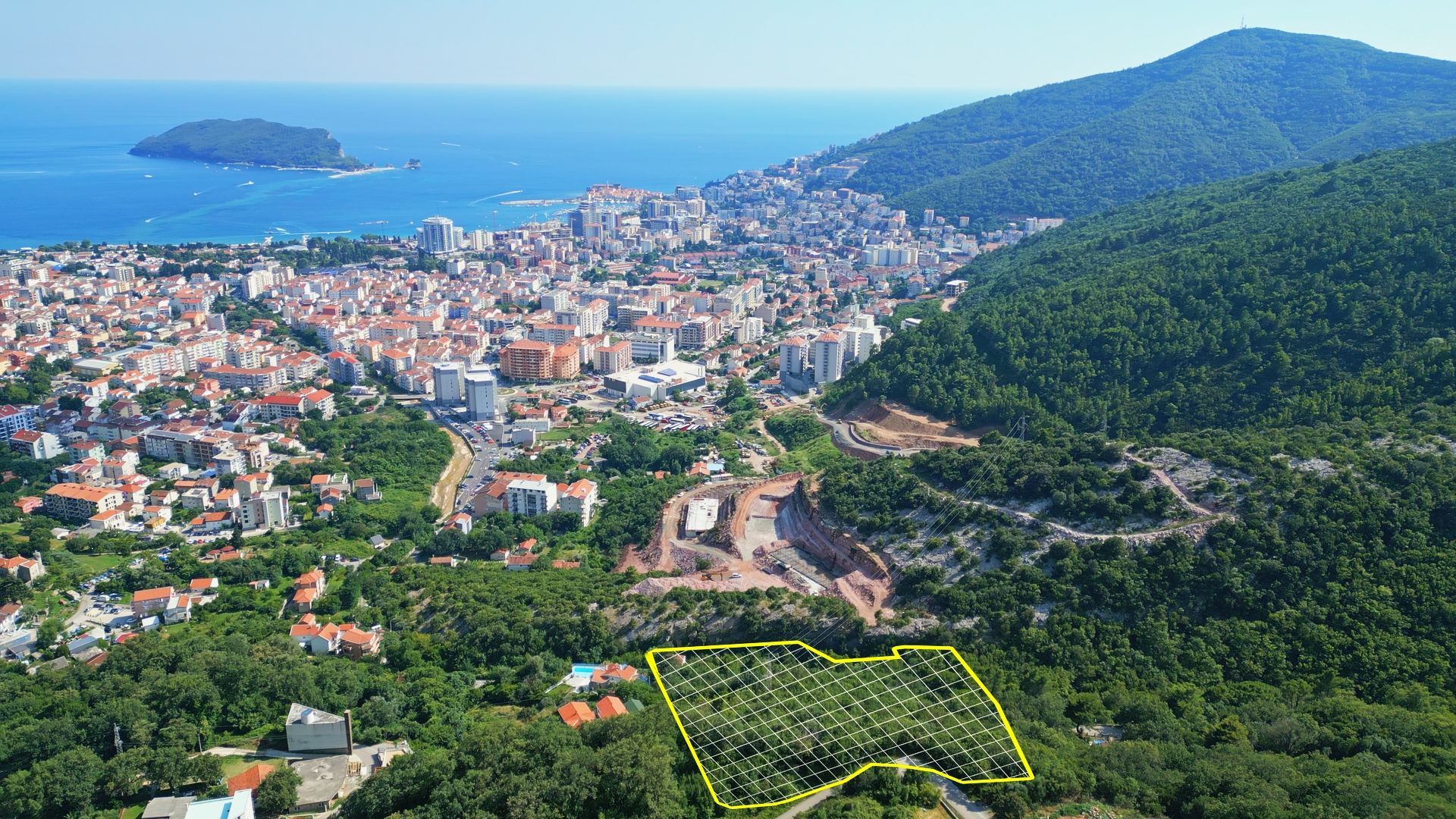 Urbanizovan plac 6.126m² sa pogledom na more za zajedničku gradnju (25%) –Budva,Maine - Amfora Real Estate