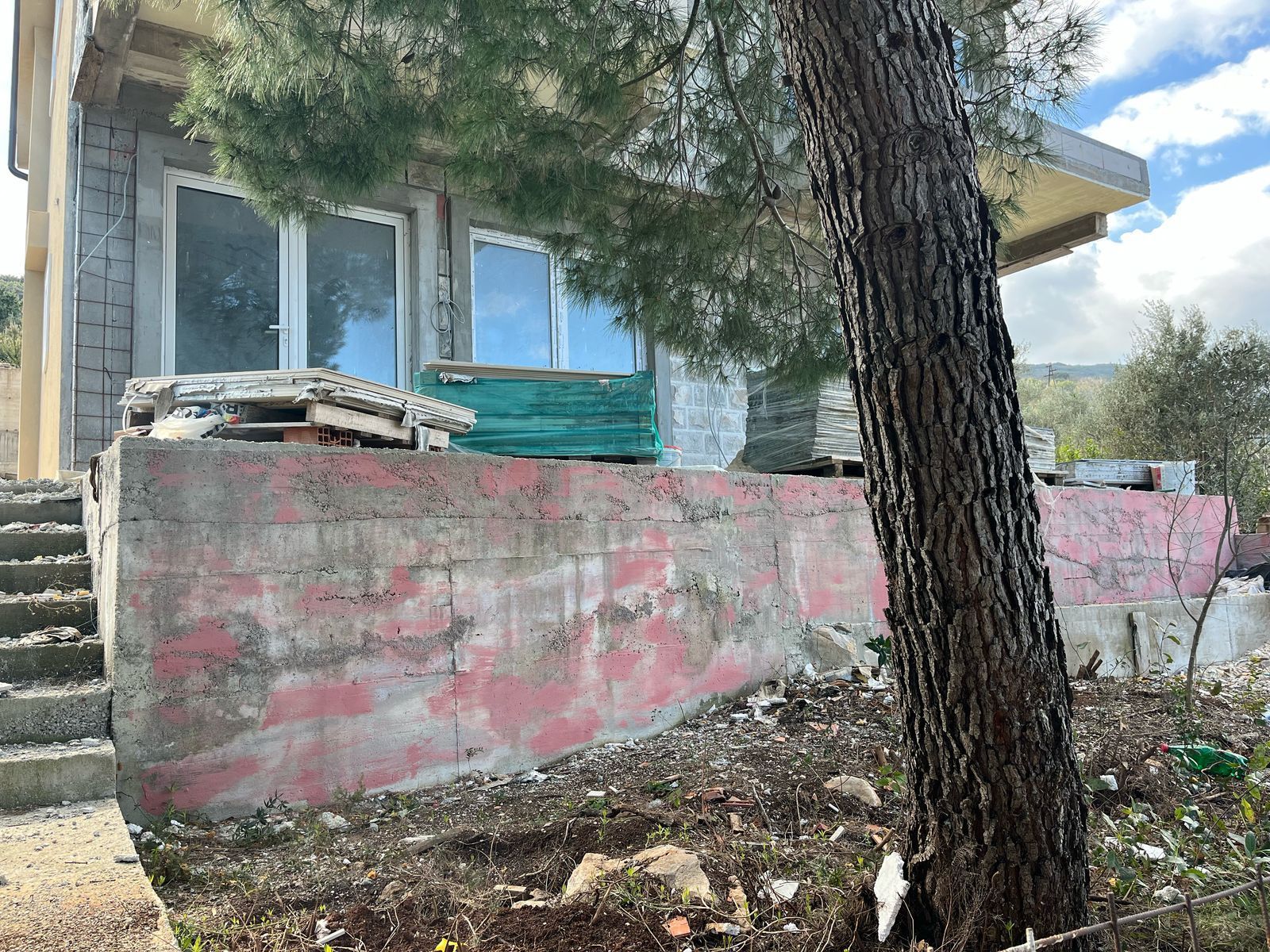 amforaproperty.com/Novi Jednosoban Stan 38m² sa Pogledom na More i Parking Mestom – Tivat, Krašići