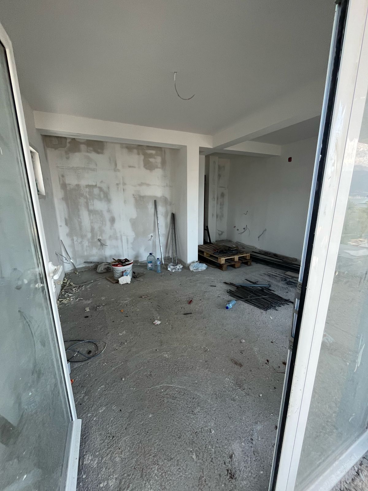 amforaproperty.com/Novi Jednosoban Stan 38m² sa Pogledom na More i Parking Mestom – Tivat, Krašići