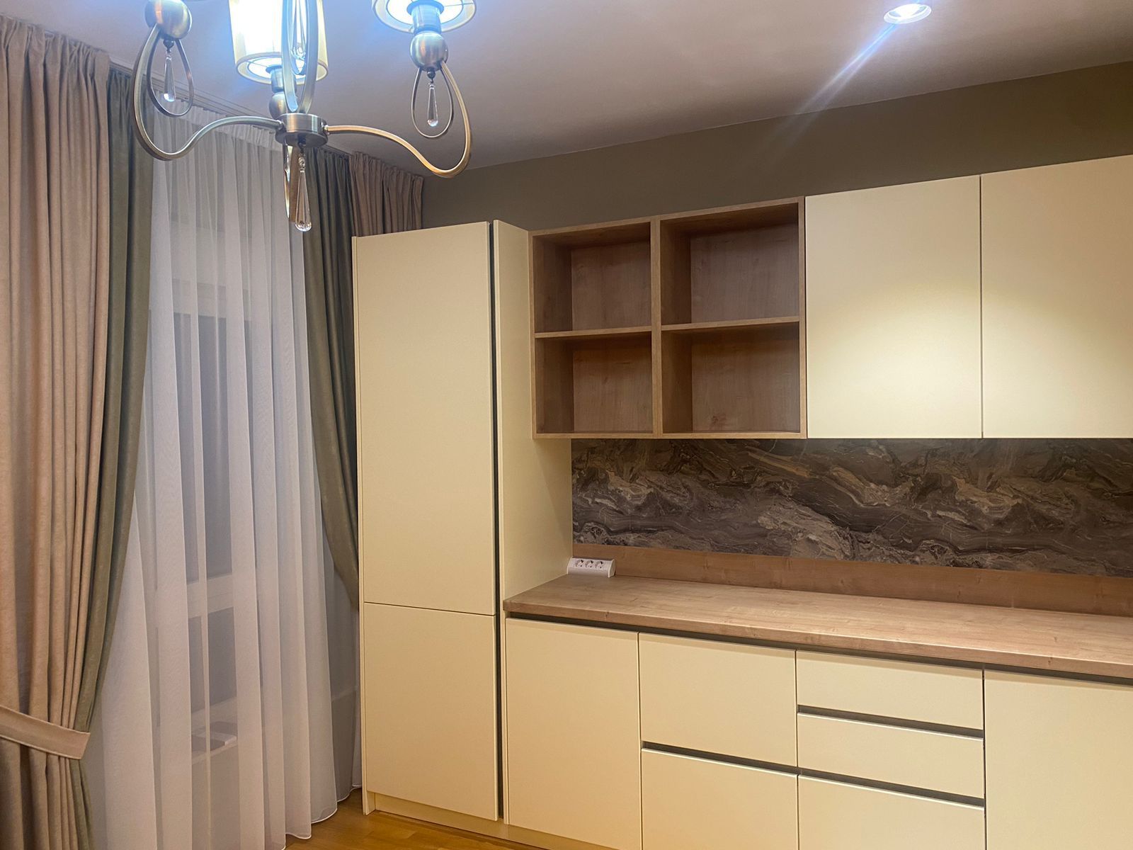amforaproperty.com/Dvosoban nov moderno opremljen stan 70m2 sa pogledom na more u kompleksu sa bazenom Becici