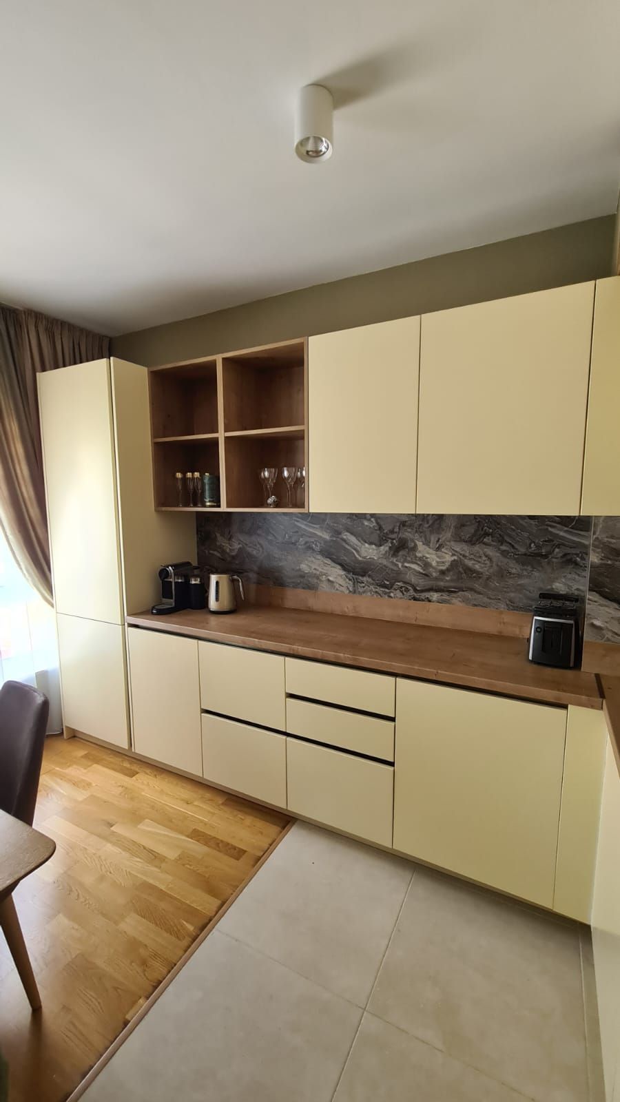 amforaproperty.com/Dvosoban nov moderno opremljen stan 70m2 sa pogledom na more u kompleksu sa bazenom Becici