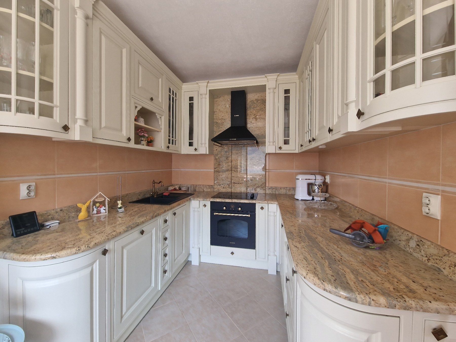 amforaproperty.com/Dvosoban stan od 60m² u Dobroti, Kotor – Renoviran, namešten, sa pogledom na more