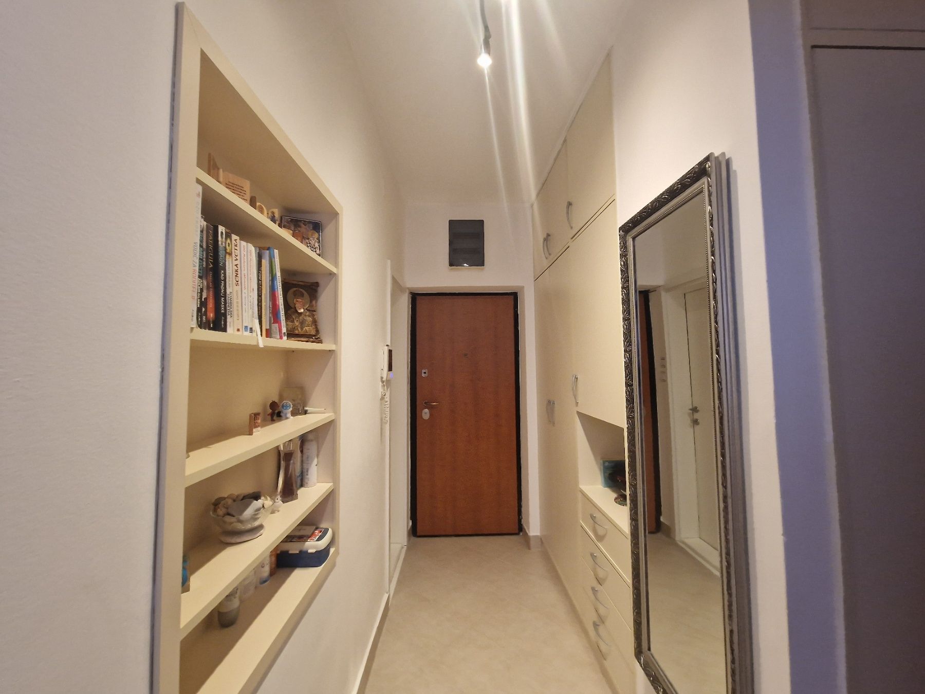 amforaproperty.com/Dvosoban stan od 60m² u Dobroti, Kotor – Renoviran, namešten, sa pogledom na more
