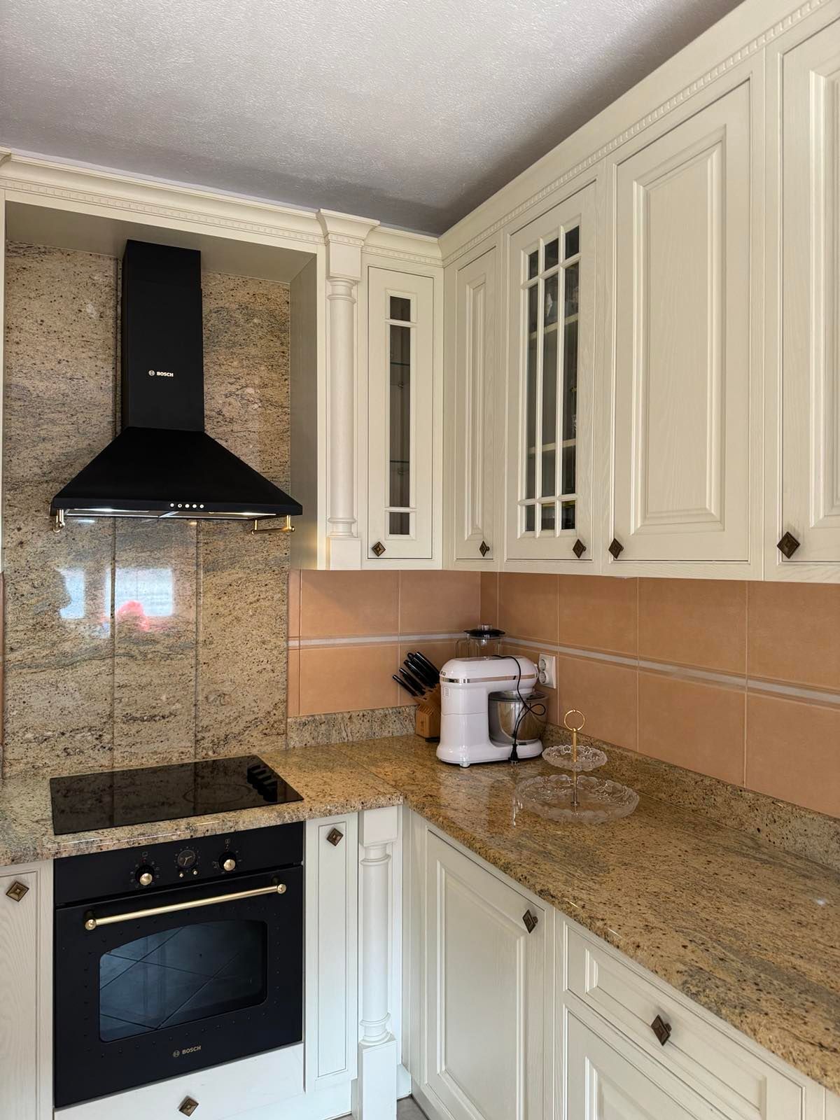 amforaproperty.com/Dvosoban stan od 60m² u Dobroti, Kotor – Renoviran, namešten, sa pogledom na more