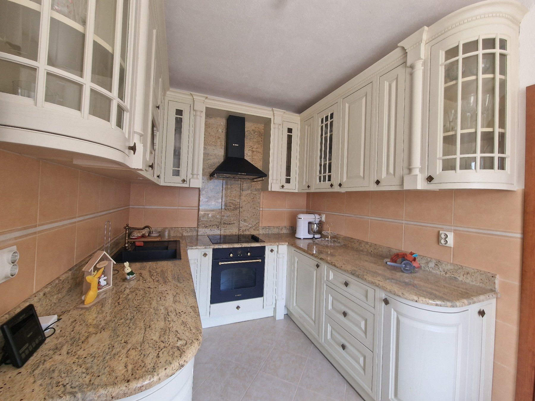 amforaproperty.com/Dvosoban stan od 60m² u Dobroti, Kotor – Renoviran, namešten, sa pogledom na more