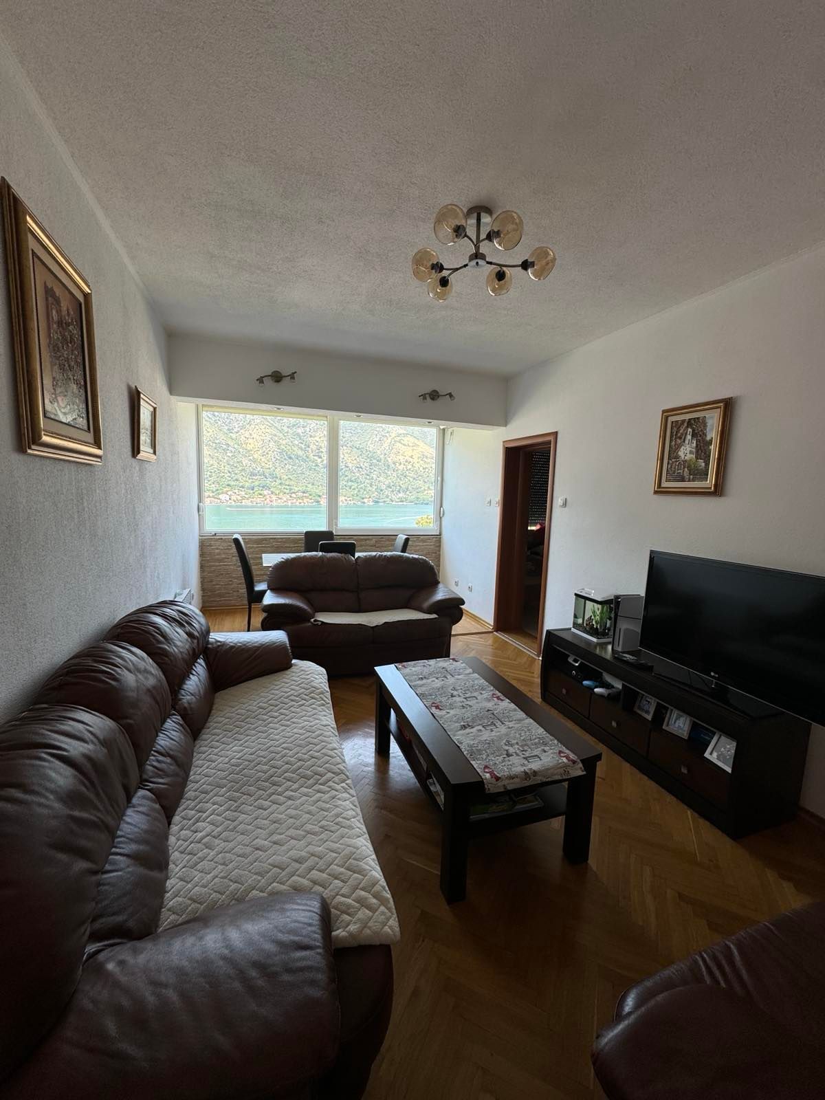 amforaproperty.com/Dvosoban stan od 60m² u Dobroti, Kotor – Renoviran, namešten, sa pogledom na more