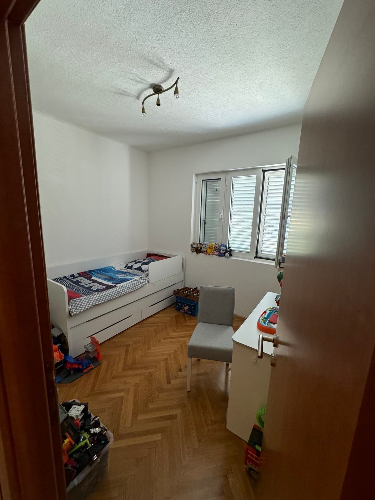 amforaproperty.com/Dvosoban stan od 60m² u Dobroti, Kotor – Renoviran, namešten, sa pogledom na more