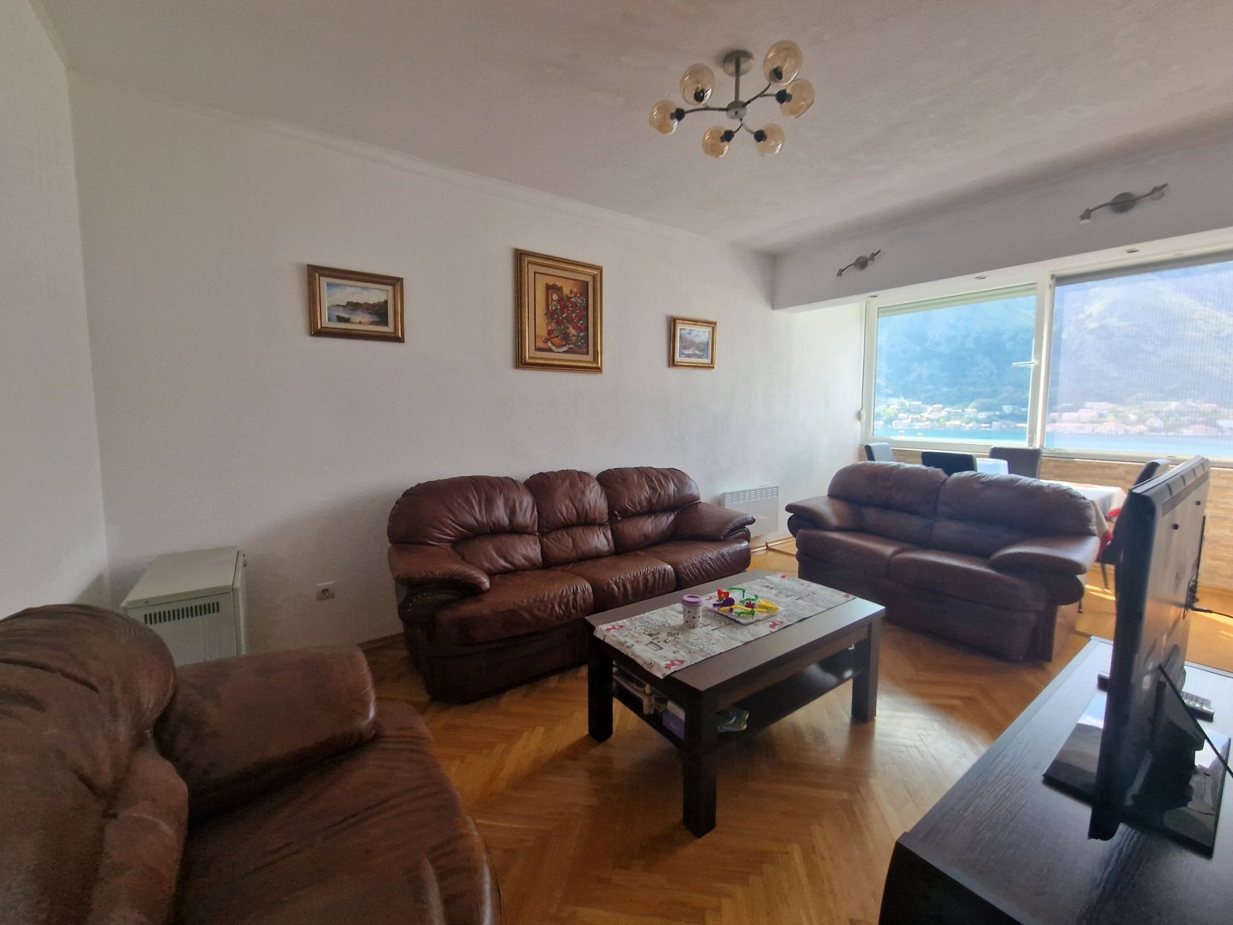 amforaproperty.com/Dvosoban stan od 60m² u Dobroti, Kotor – Renoviran, namešten, sa pogledom na more