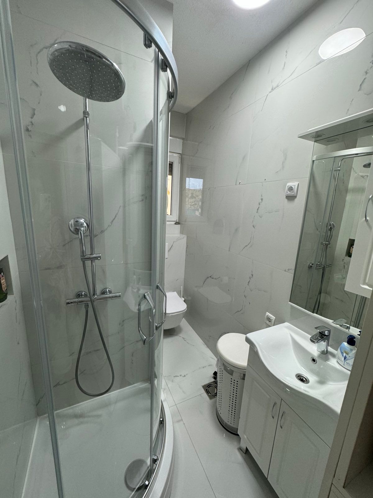 amforaproperty.com/Dvosoban stan od 60m² u Dobroti, Kotor – Renoviran, namešten, sa pogledom na more