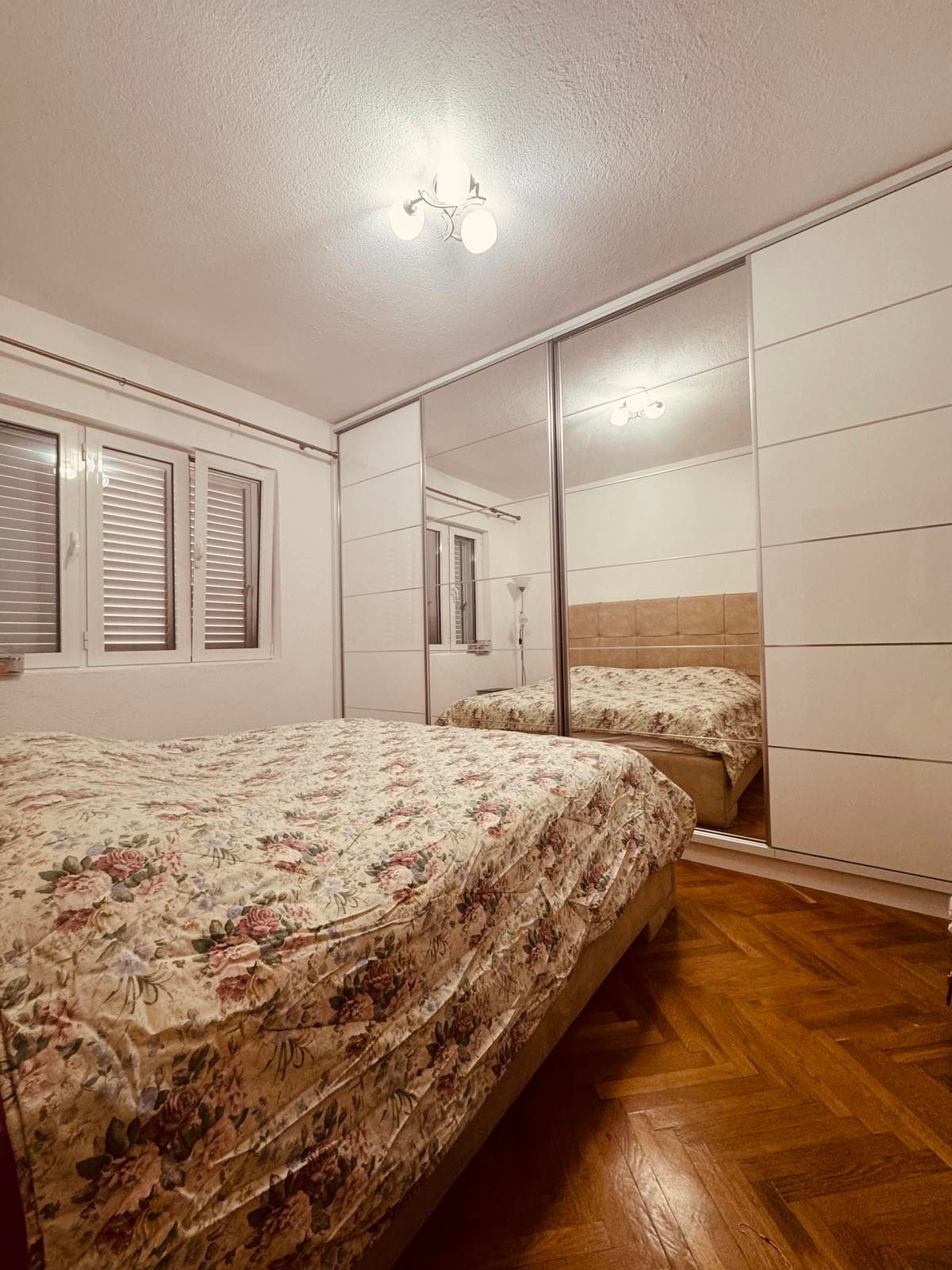 amforaproperty.com/Dvosoban stan od 60m² u Dobroti, Kotor – Renoviran, namešten, sa pogledom na more