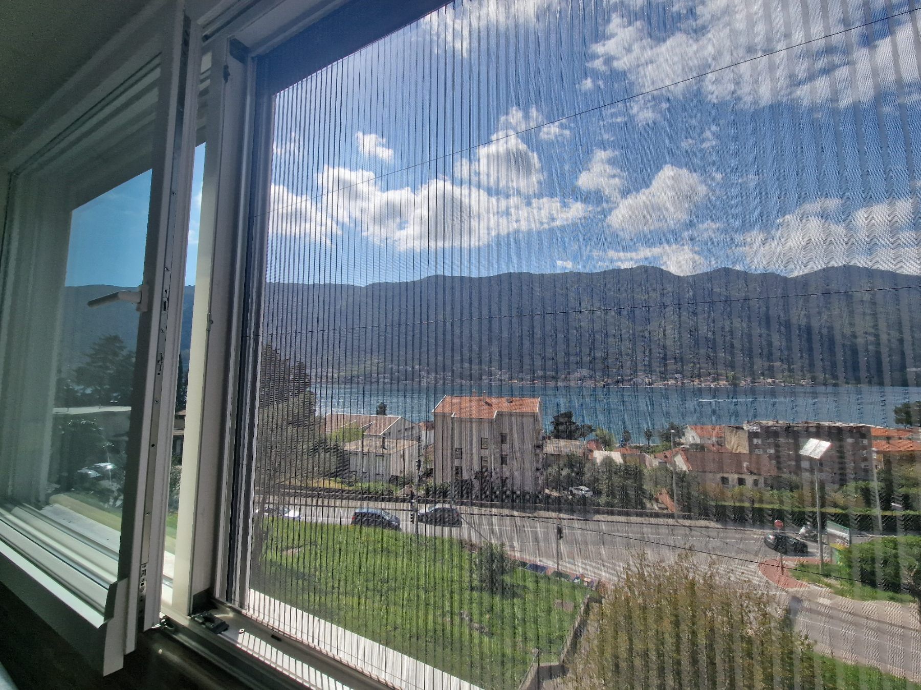 amforaproperty.com/Dvosoban stan od 60m² u Dobroti, Kotor – Renoviran, namešten, sa pogledom na more