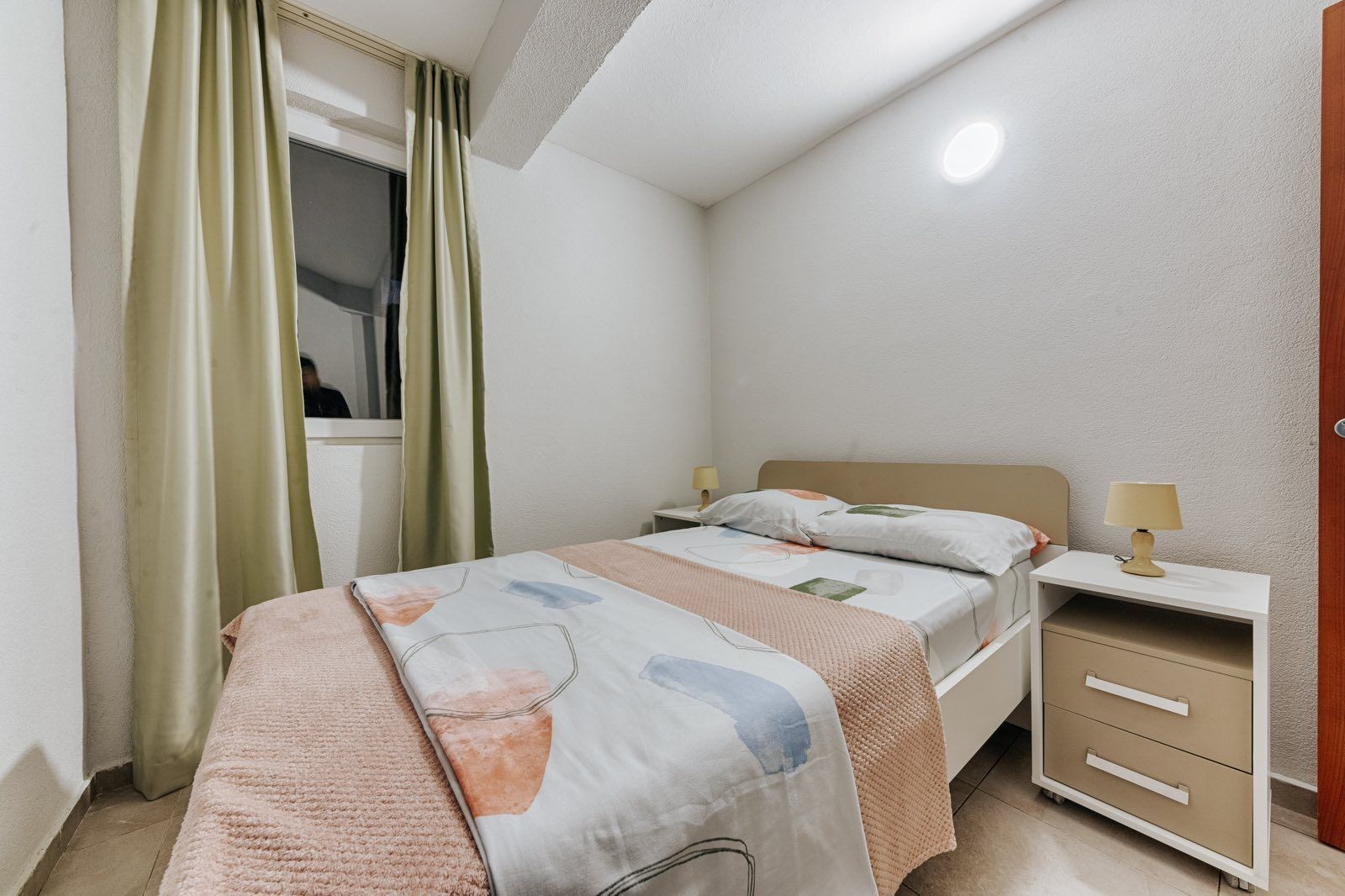 Dvosoban namesten stan 56m2 + 30m2 terase,Podkosljun-Budva - Amfora Real Estate