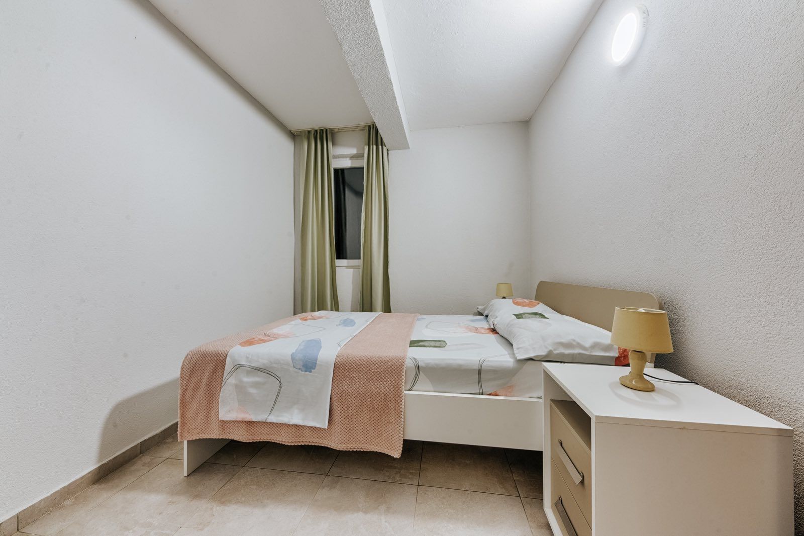 Dvosoban namesten stan 56m2 + 30m2 terase,Podkosljun-Budva - Amfora Real Estate