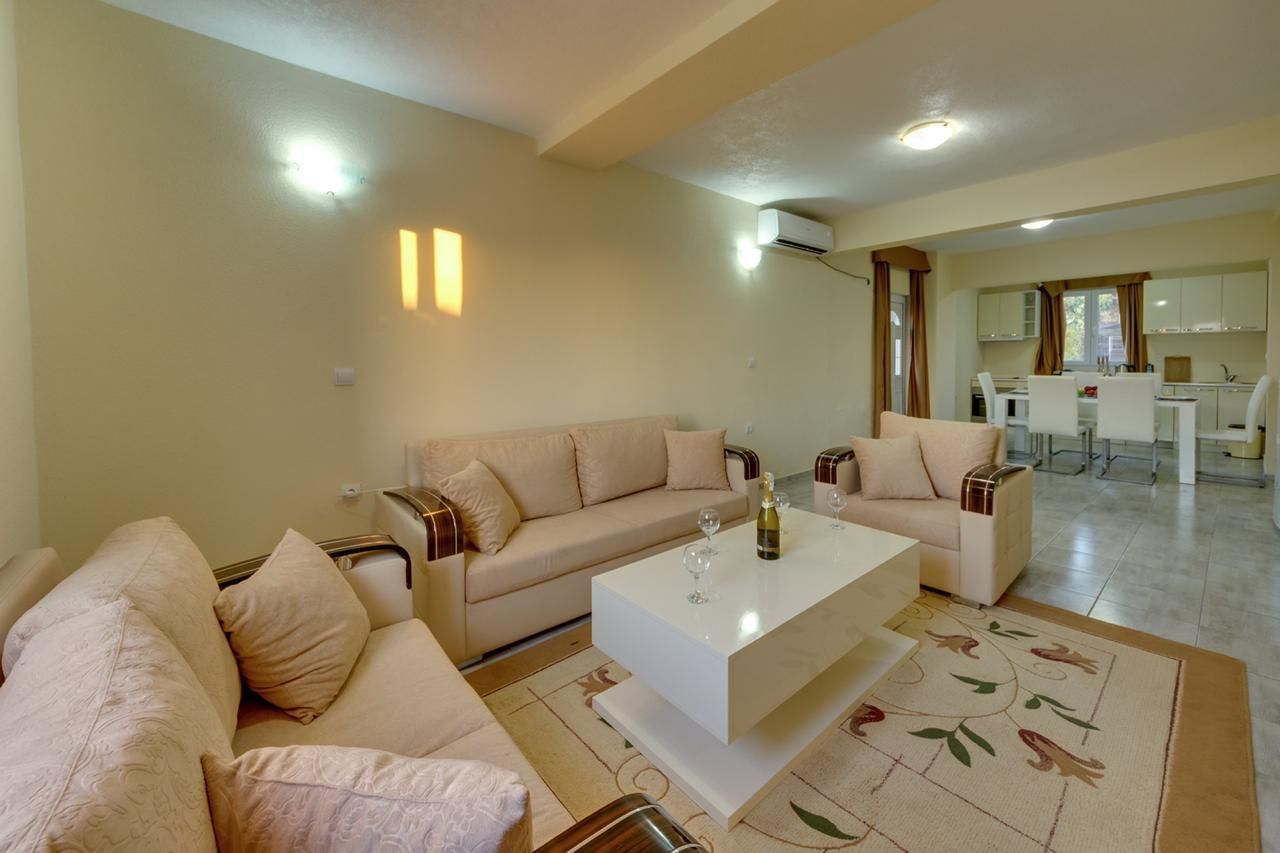 amforaproperty.com/Mini-hotel sa bazenom i panoramskim pogledom na more na prodaju, Utjeha, Bar – Idealna investicija, 416 m²