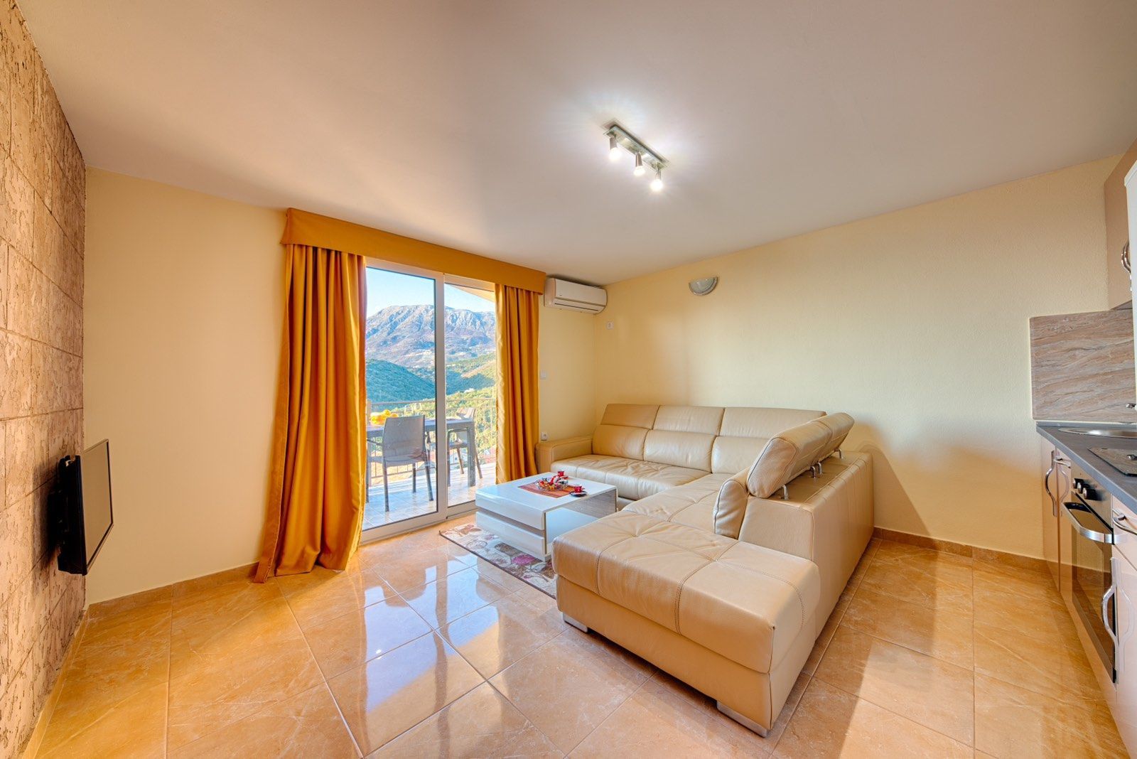 amforaproperty.com/Mini-hotel sa bazenom i panoramskim pogledom na more na prodaju, Utjeha, Bar – Idealna investicija, 416 m²