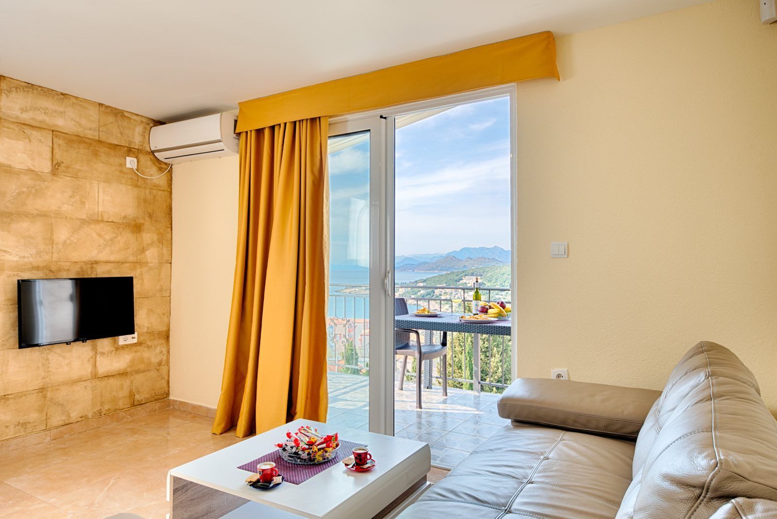 amforaproperty.com/Mini-hotel sa bazenom i panoramskim pogledom na more na prodaju, Utjeha, Bar – Idealna investicija, 416 m²