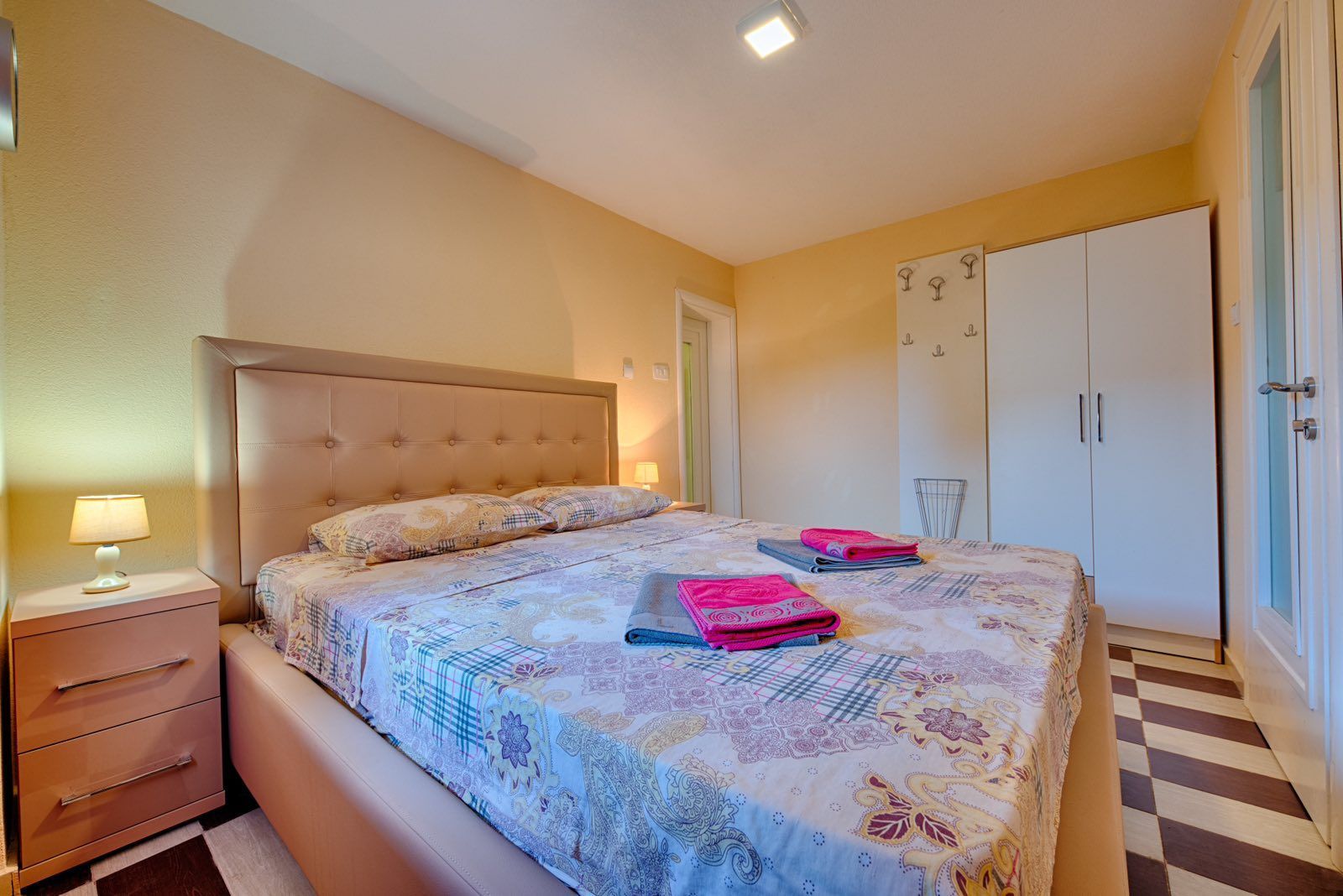 amforaproperty.com/Mini-hotel sa bazenom i panoramskim pogledom na more na prodaju, Utjeha, Bar – Idealna investicija, 416 m²
