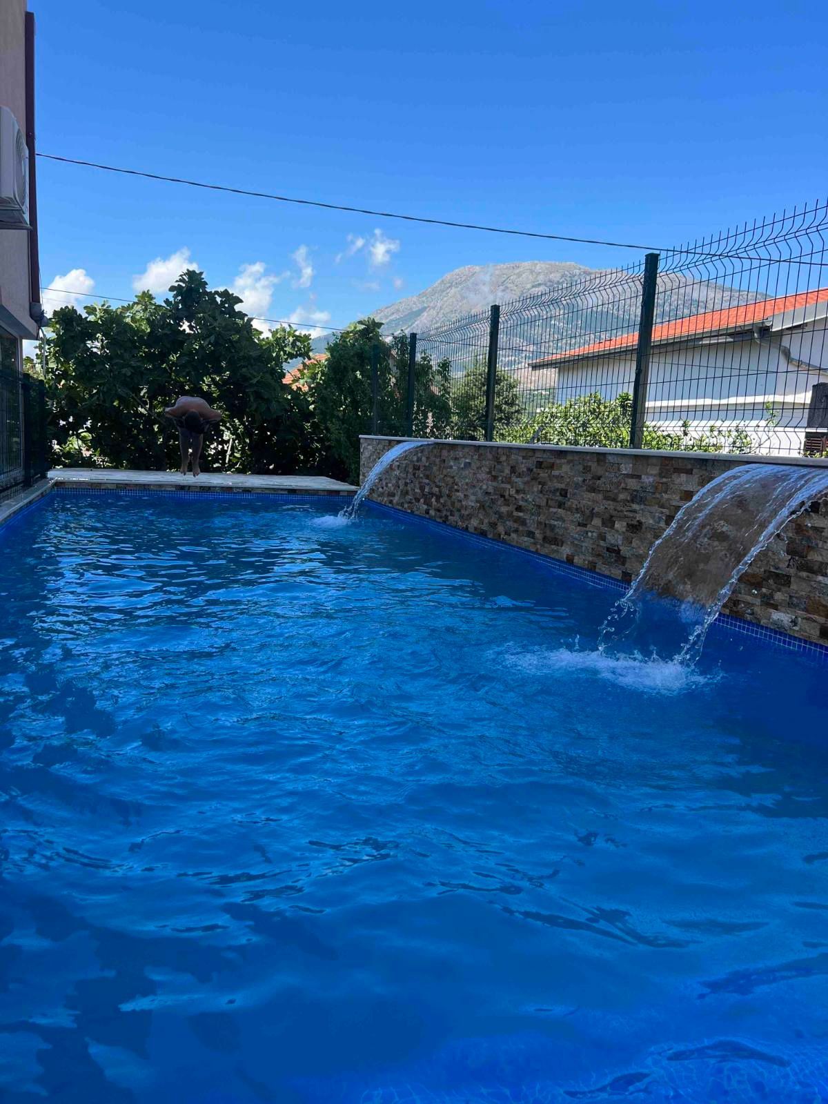 amforaproperty.com/Mini-hotel sa bazenom i panoramskim pogledom na more na prodaju, Utjeha, Bar – Idealna investicija, 416 m²