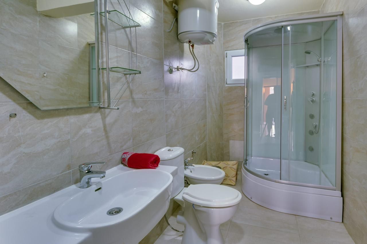 amforaproperty.com/Mini-hotel sa bazenom i panoramskim pogledom na more na prodaju, Utjeha, Bar – Idealna investicija, 416 m²