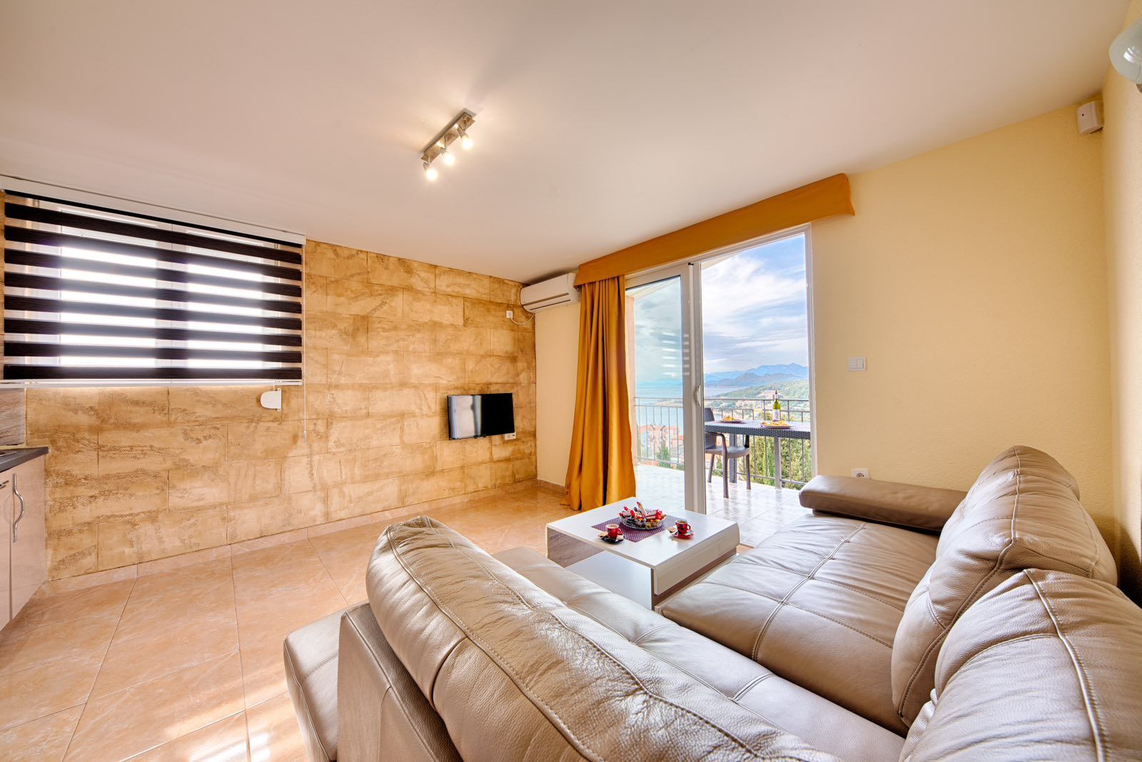 amforaproperty.com/Mini-hotel sa bazenom i panoramskim pogledom na more na prodaju, Utjeha, Bar – Idealna investicija, 416 m²