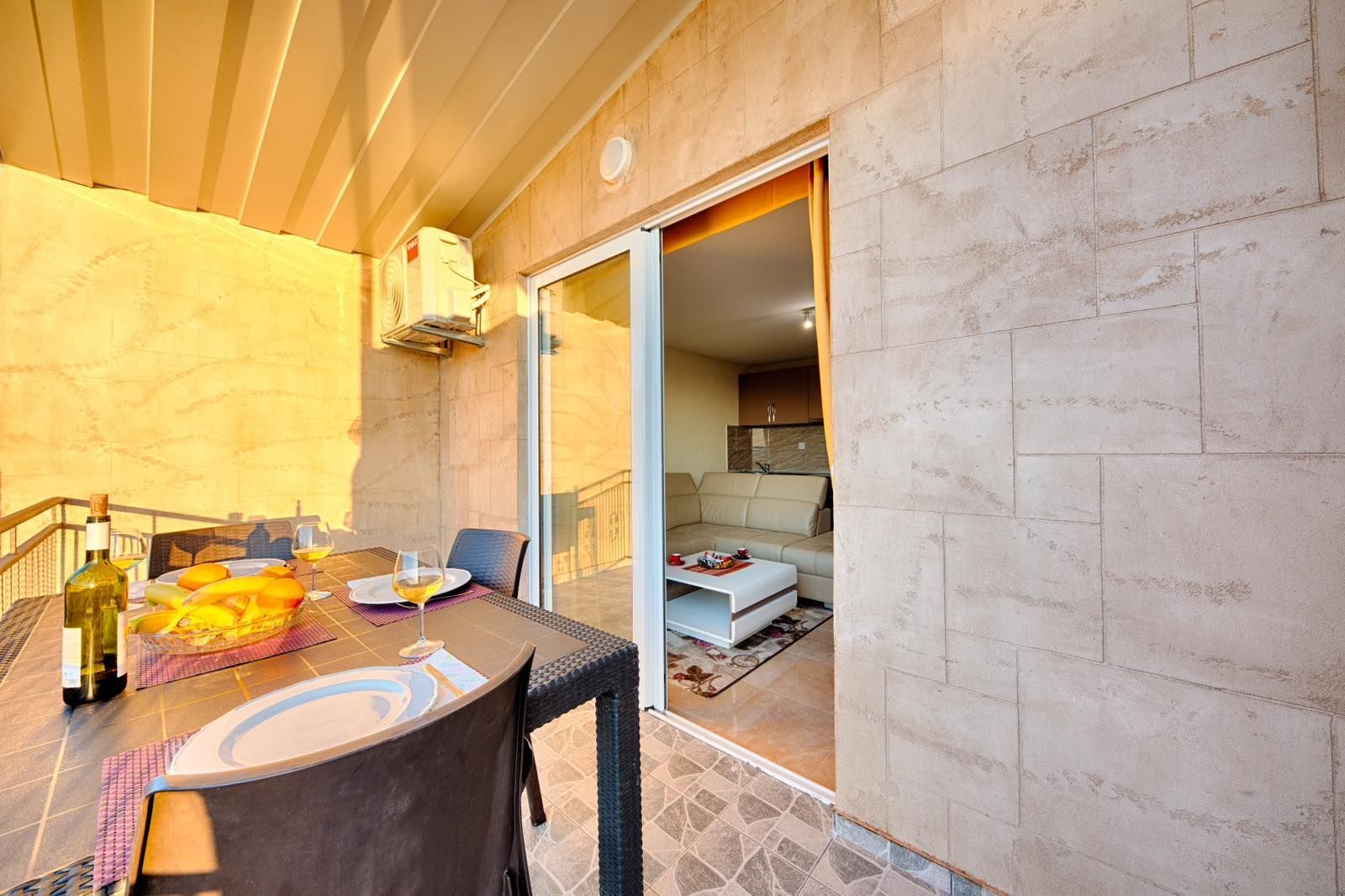 amforaproperty.com/Mini-hotel sa bazenom i panoramskim pogledom na more na prodaju, Utjeha, Bar – Idealna investicija, 416 m²