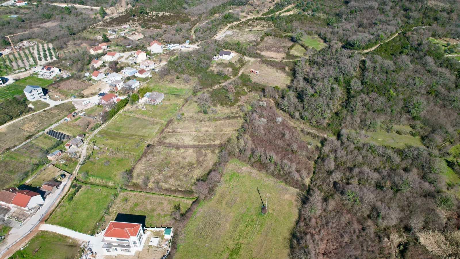 Urbanizovan plac u Radanovićima, Kotor – 2044 m² - Amfora Real Estate