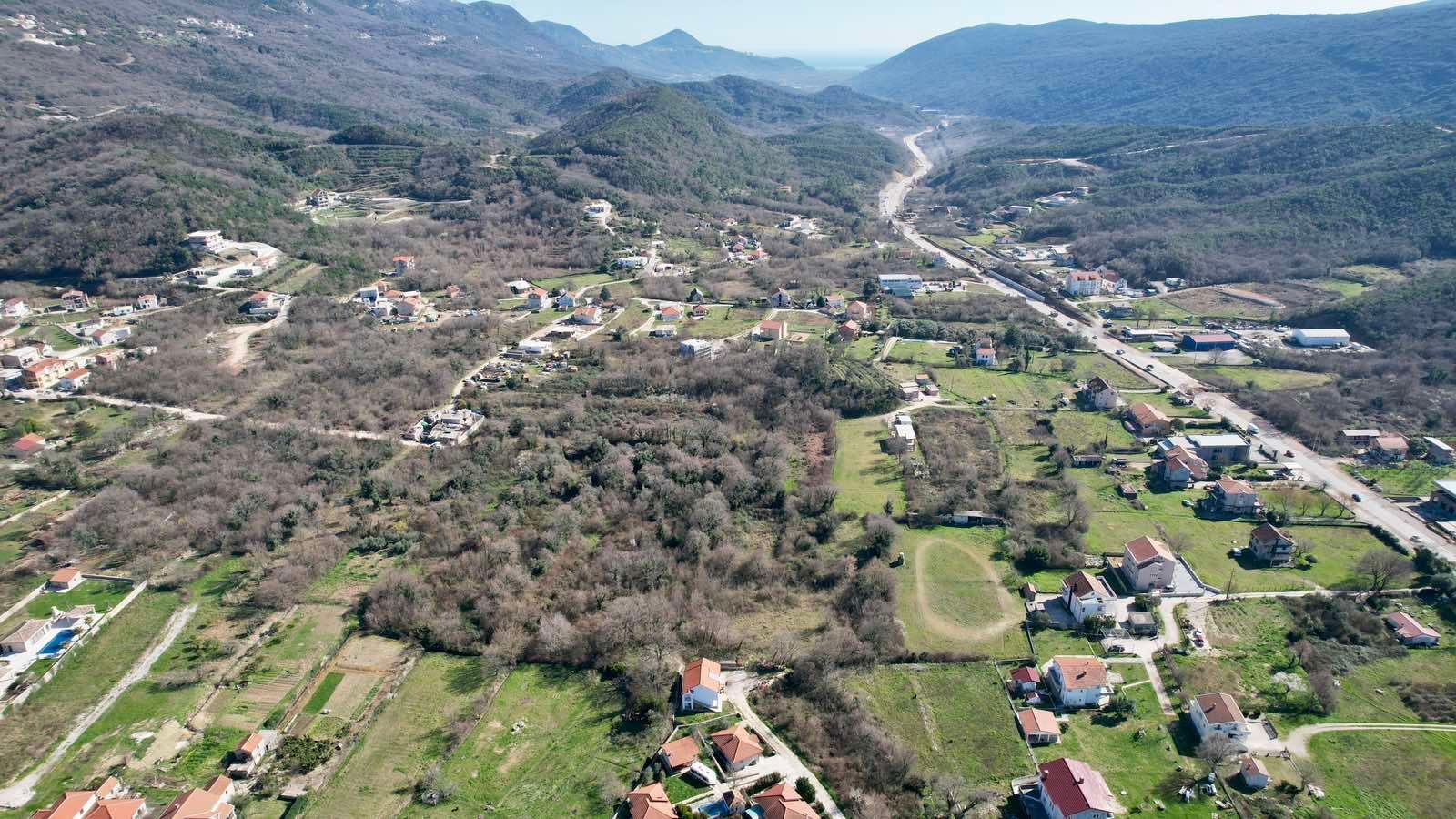 Urbanizovan plac u Radanovićima, Kotor – 2010 m² - Amfora Real Estate