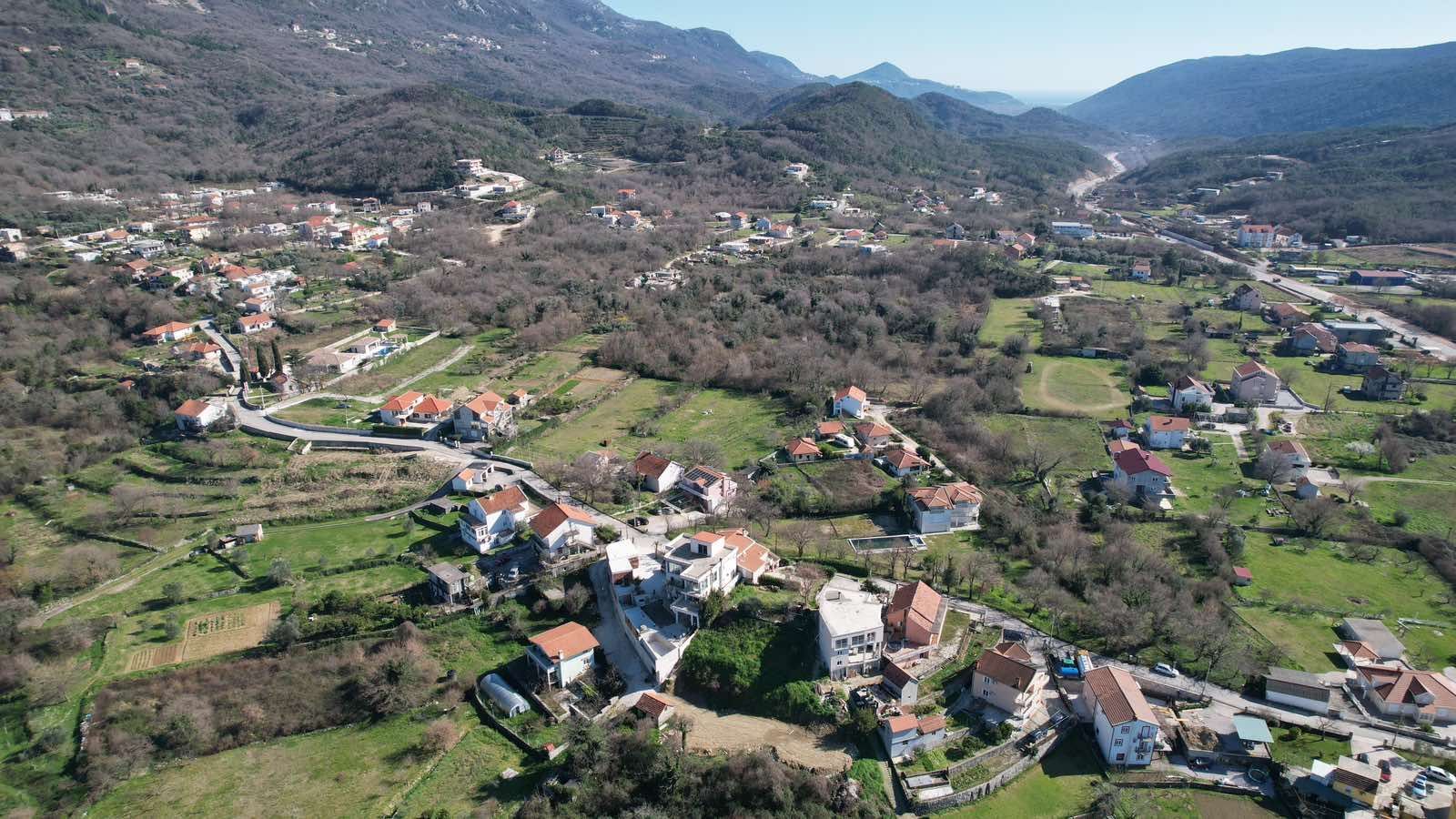 Urbanizovan plac u Radanovićima, Kotor – 2010 m² - Amfora Real Estate