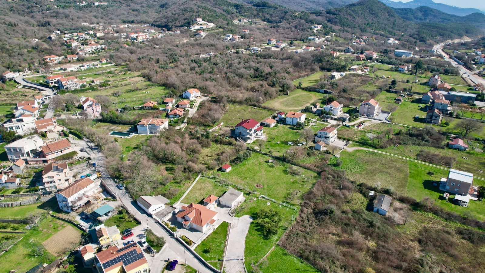 Urbanizovan plac u Radanovićima, Kotor – 2010 m² - Amfora Real Estate