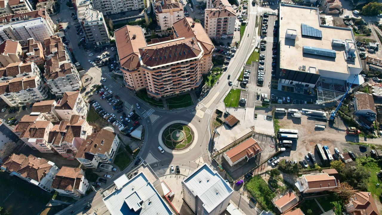 HITNA PRODAJA: Plac kod šoping centra Mega Mall i kružnog toka, Rozino, Budva – 480 m² - Amfora Real Estate