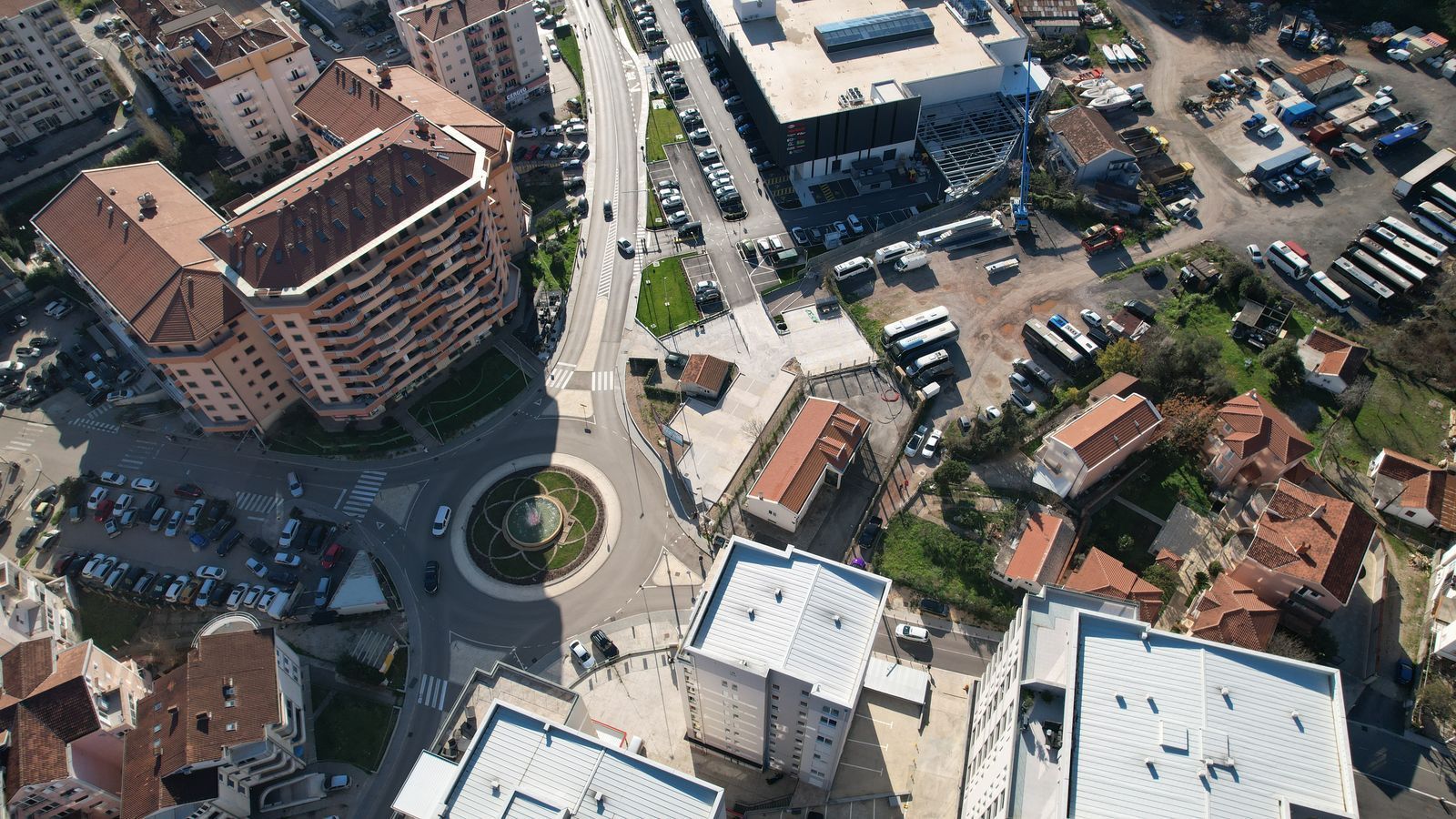 HITNA PRODAJA: Plac kod šoping centra Mega Mall i kružnog toka, Rozino, Budva – 480 m² - Amfora Real Estate