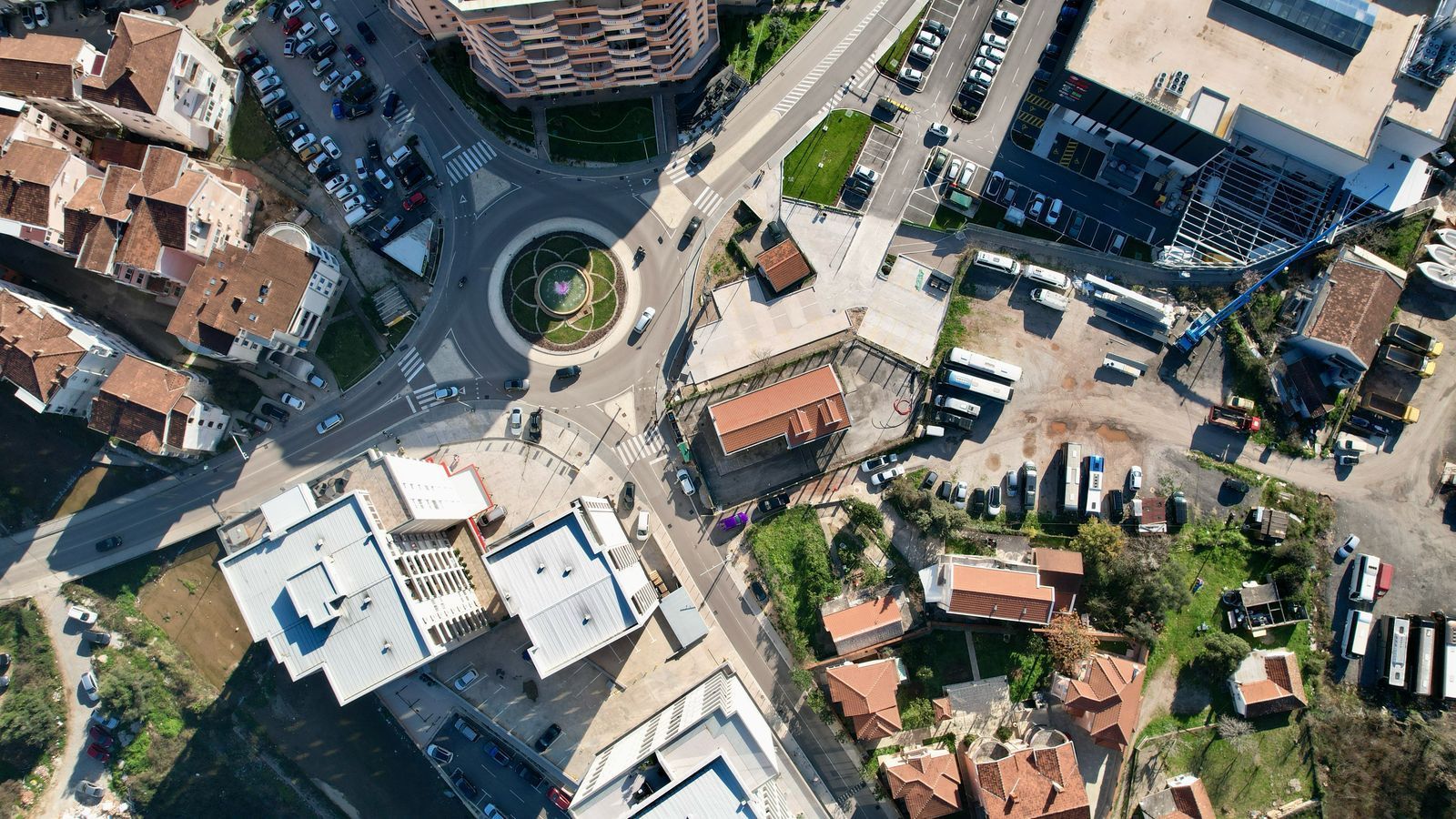 HITNA PRODAJA: Plac kod šoping centra Mega Mall i kružnog toka, Rozino, Budva – 480 m² - Amfora Real Estate