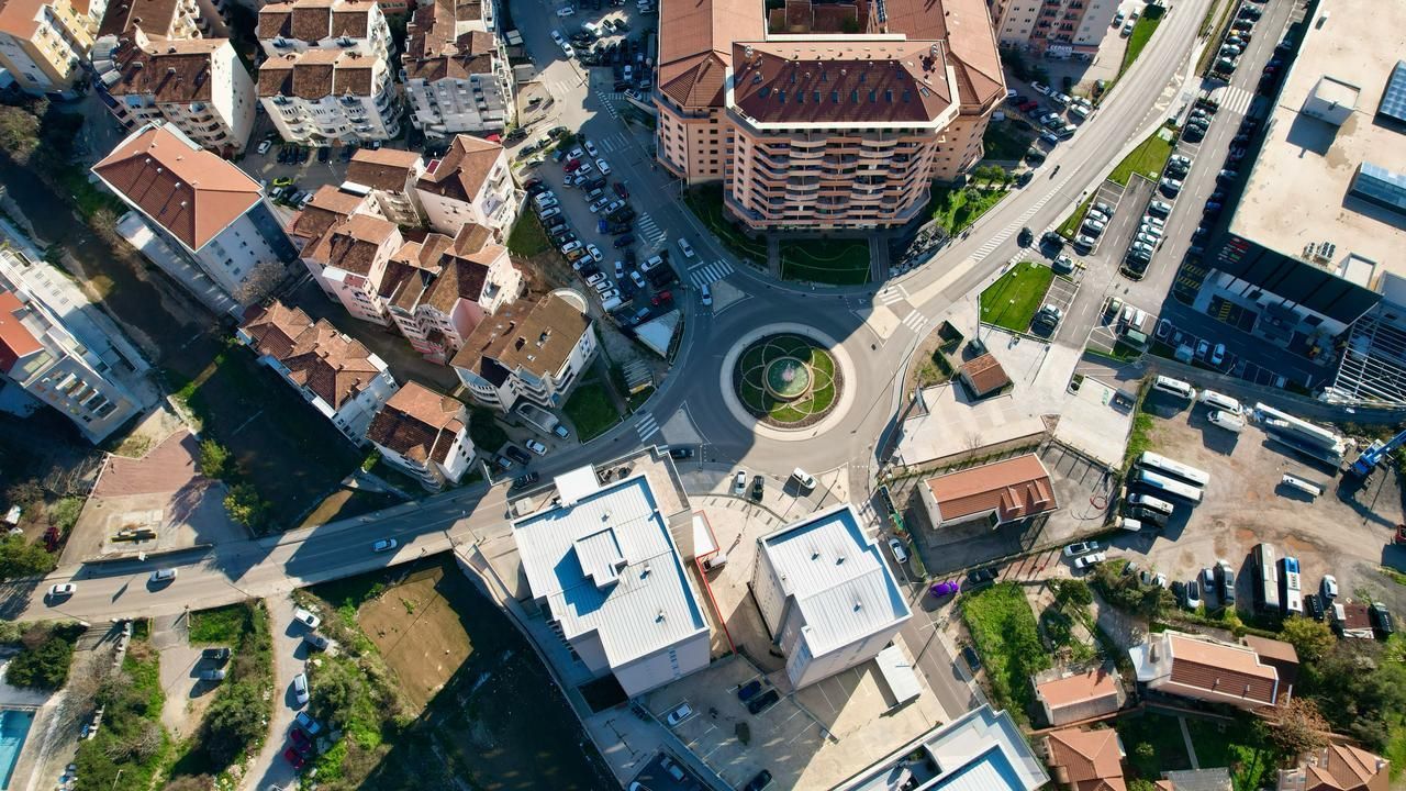 HITNA PRODAJA: Plac kod šoping centra Mega Mall i kružnog toka, Rozino, Budva – 480 m² - Amfora Real Estate