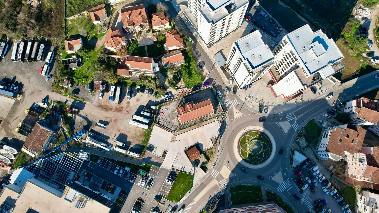 HITNA PRODAJA: Plac kod šoping centra Mega Mall i kružnog toka, Rozino, Budva – 480 m² - Amfora Real Estate