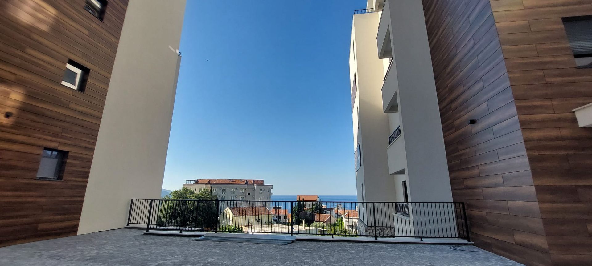 Jednosoban stan 42m2 sa pogledom na more- Becici - Amfora Real Estate